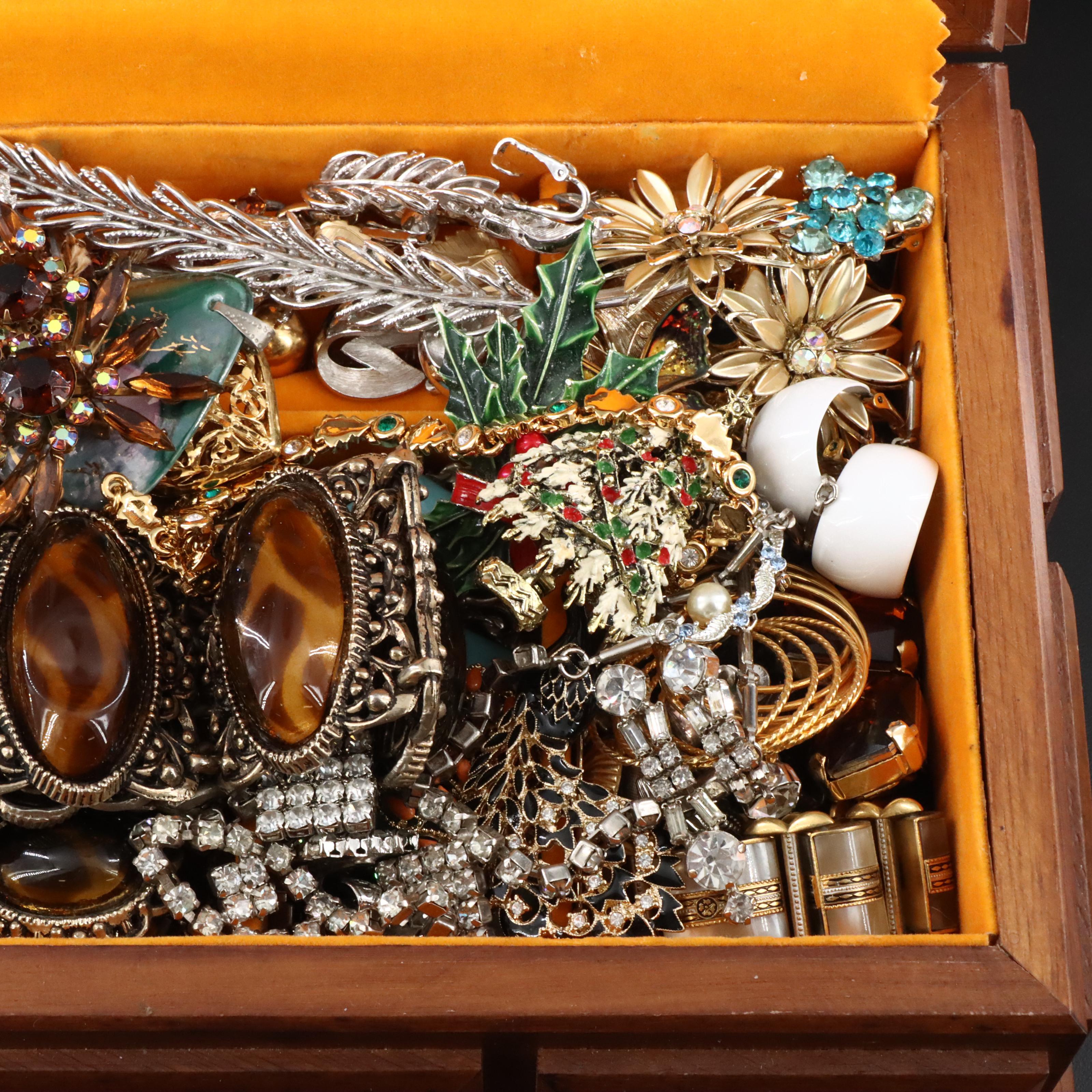 Uncommon Discoveries: Jewelry Collection