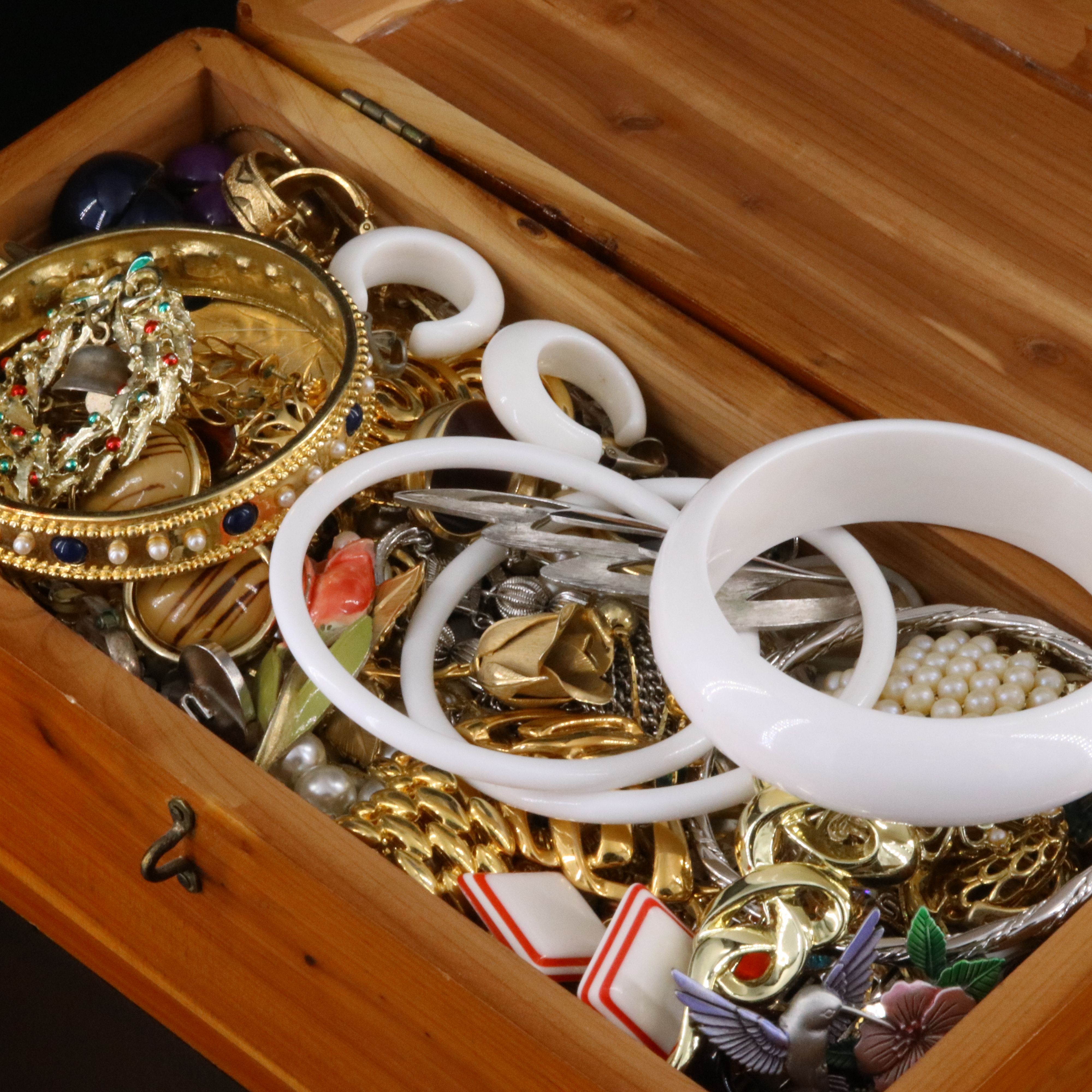 Uncommon Discoveries: Jewelry Collection