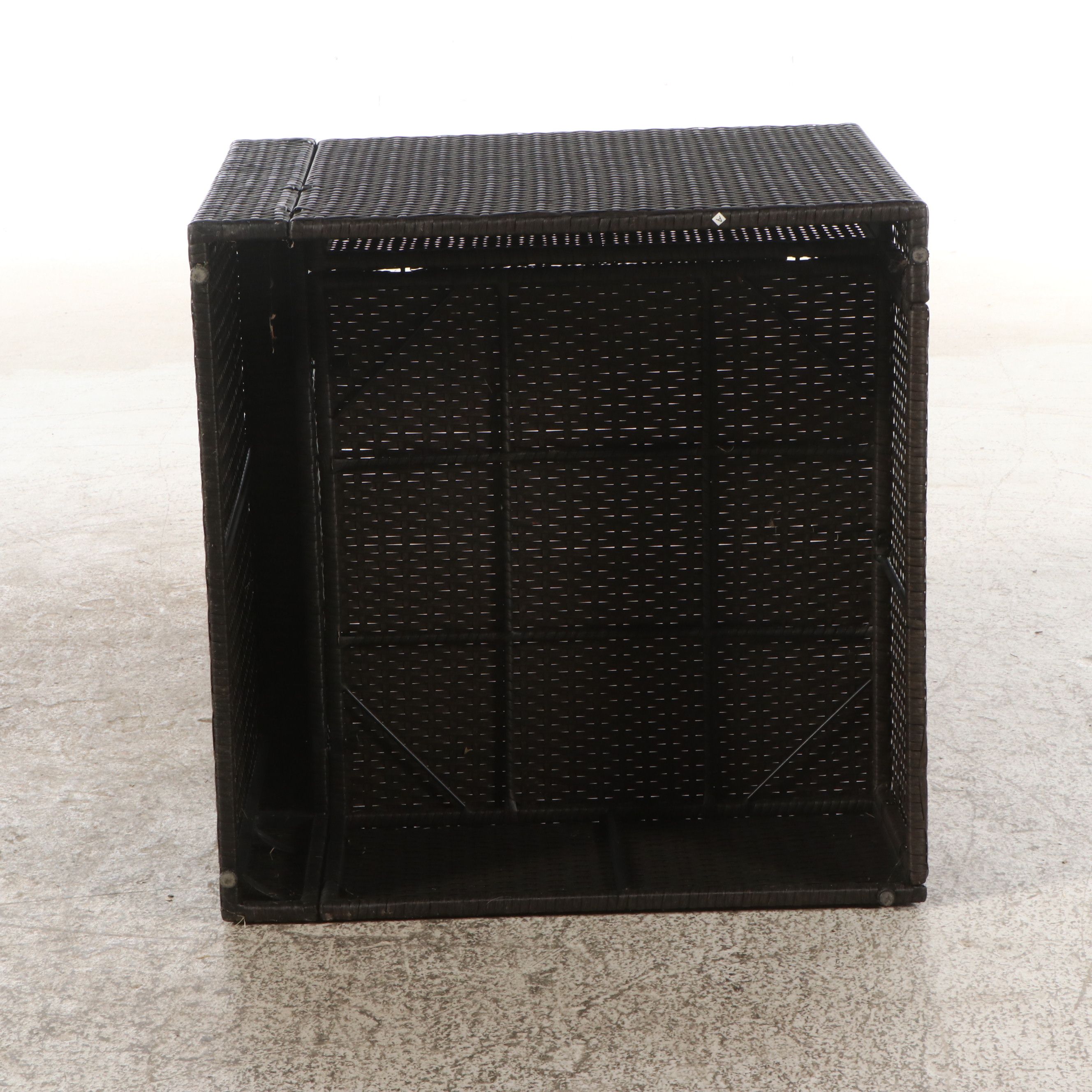 Contemporary PE Rattan Patio Sectional and Coffee Table