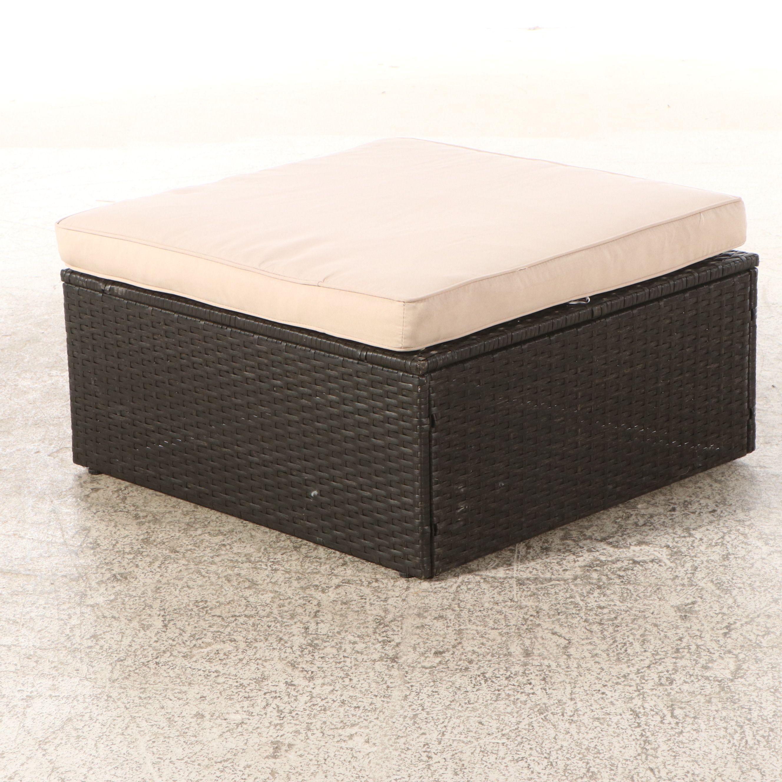 Contemporary PE Rattan Patio Sectional and Coffee Table