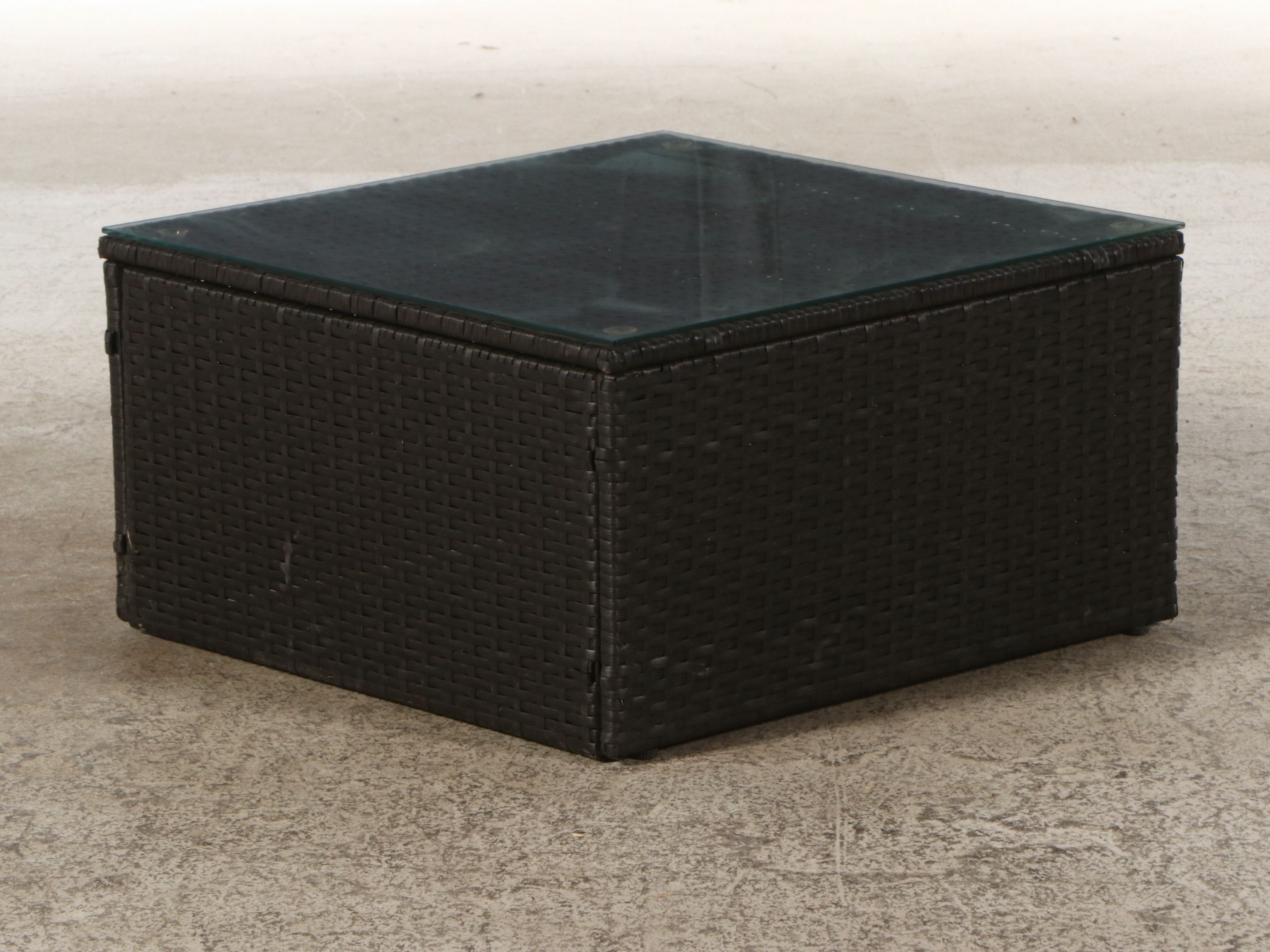 Contemporary PE Rattan Patio Sectional and Coffee Table