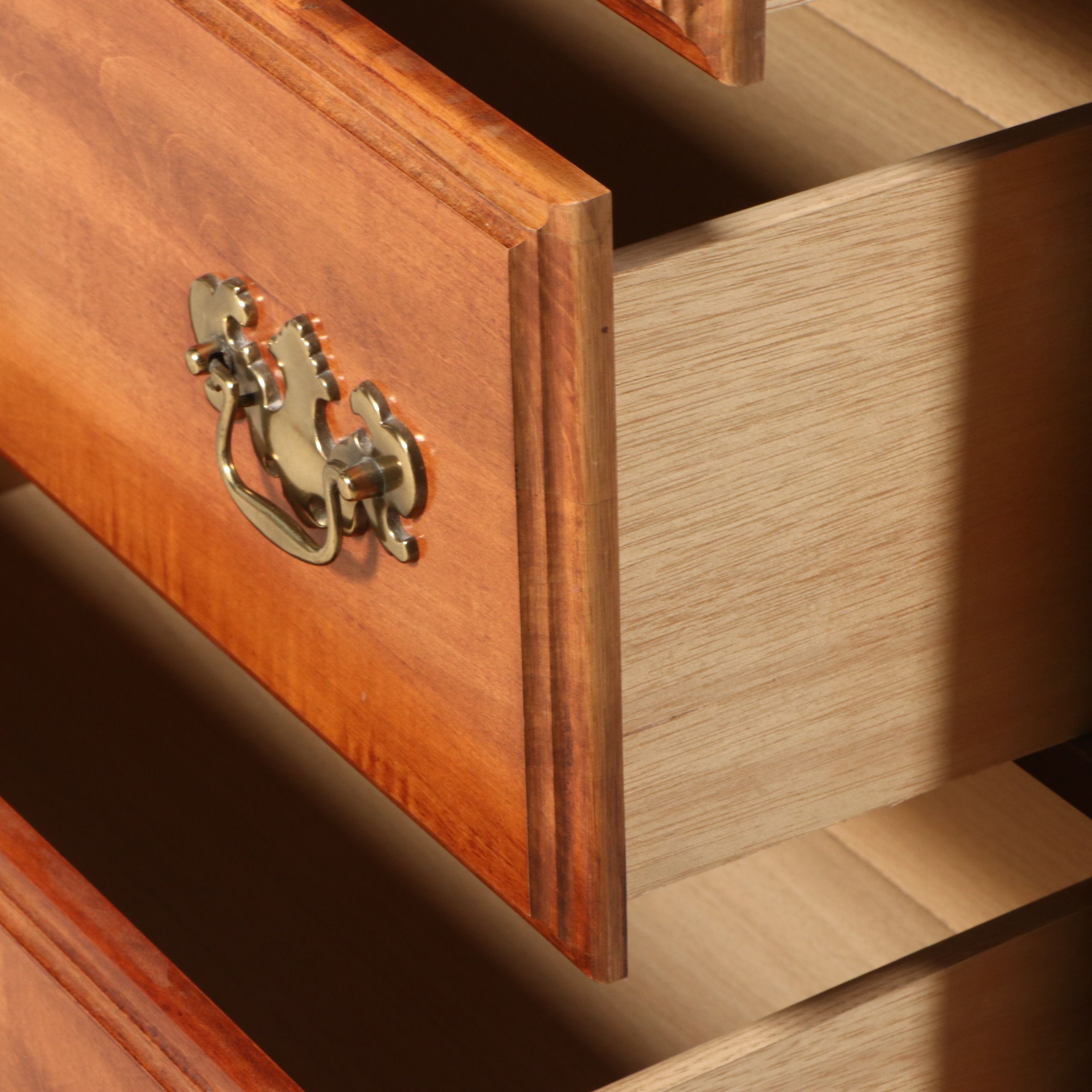 American Chippendale Style Mahogany Finish Chest of Drawer