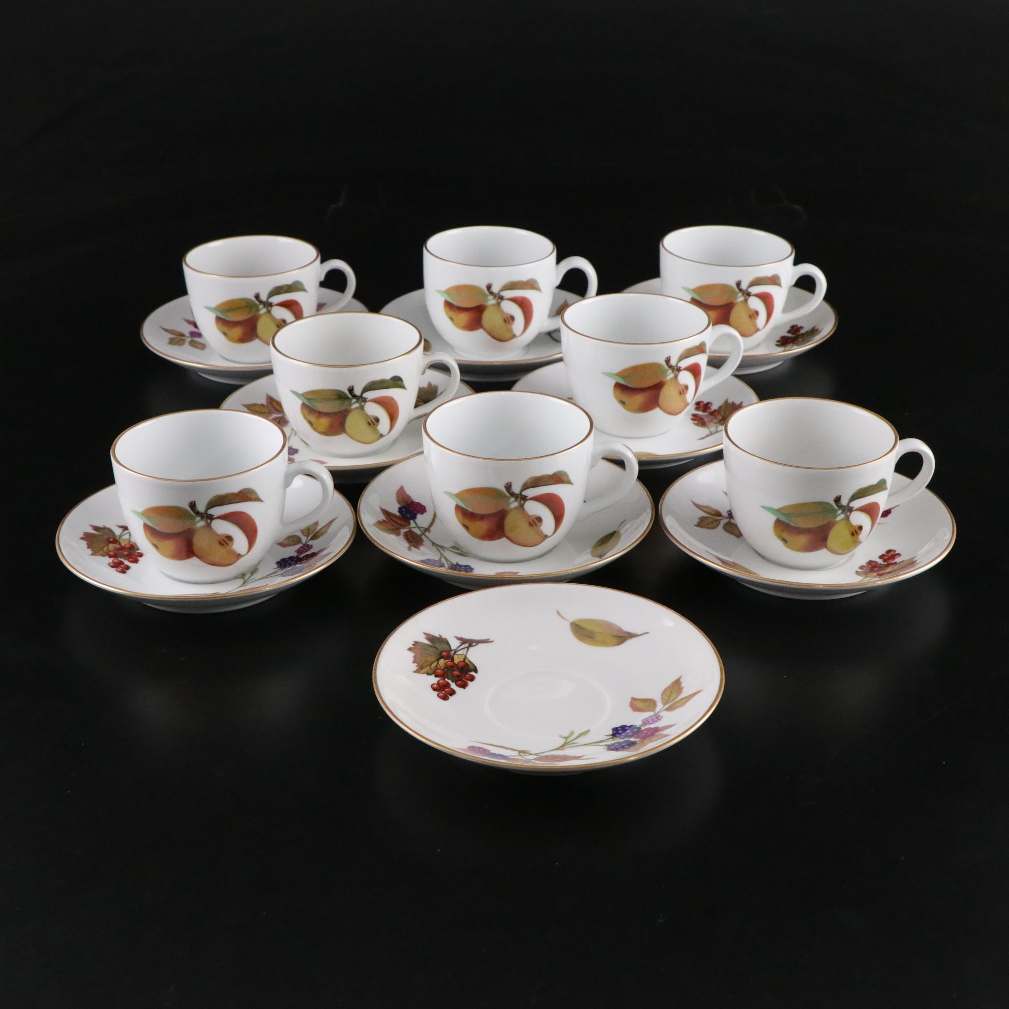 Royal Worcester "Evesham" Gilt Porcelain Dinnerware Set