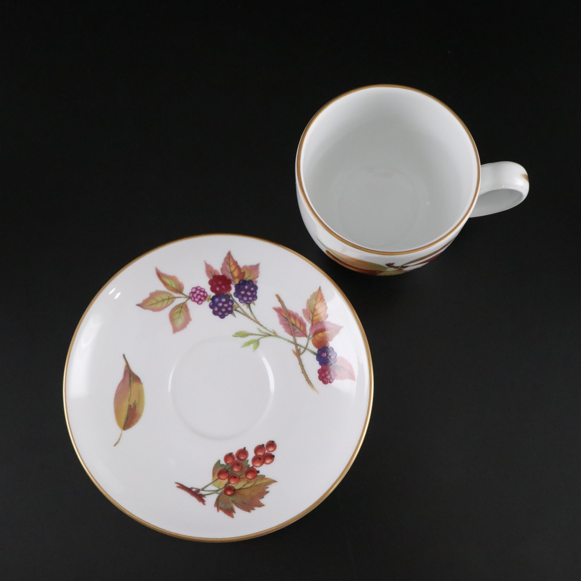 Royal Worcester "Evesham" Gilt Porcelain Dinnerware Set