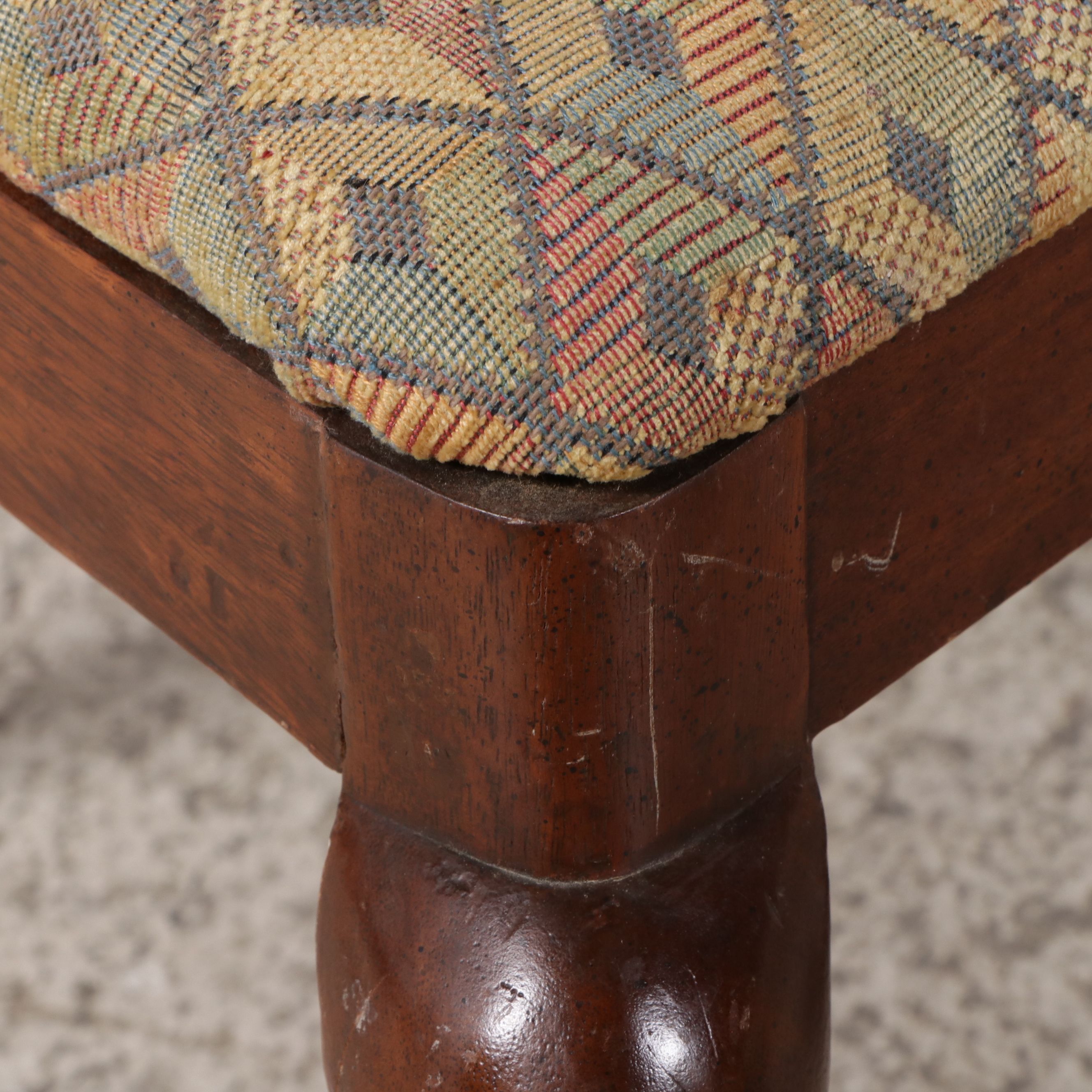 Pair of Queen Anne Style Mahogany Fiddleback Chairs, 20th Century
