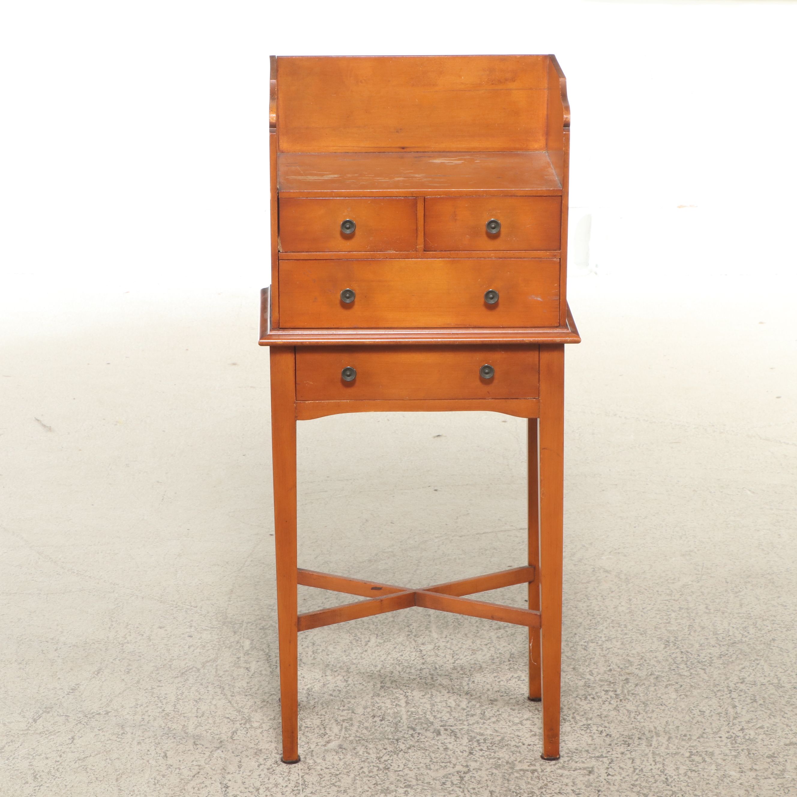 Georgian Style Maple Chevert Table, Early to Mid-20th Century