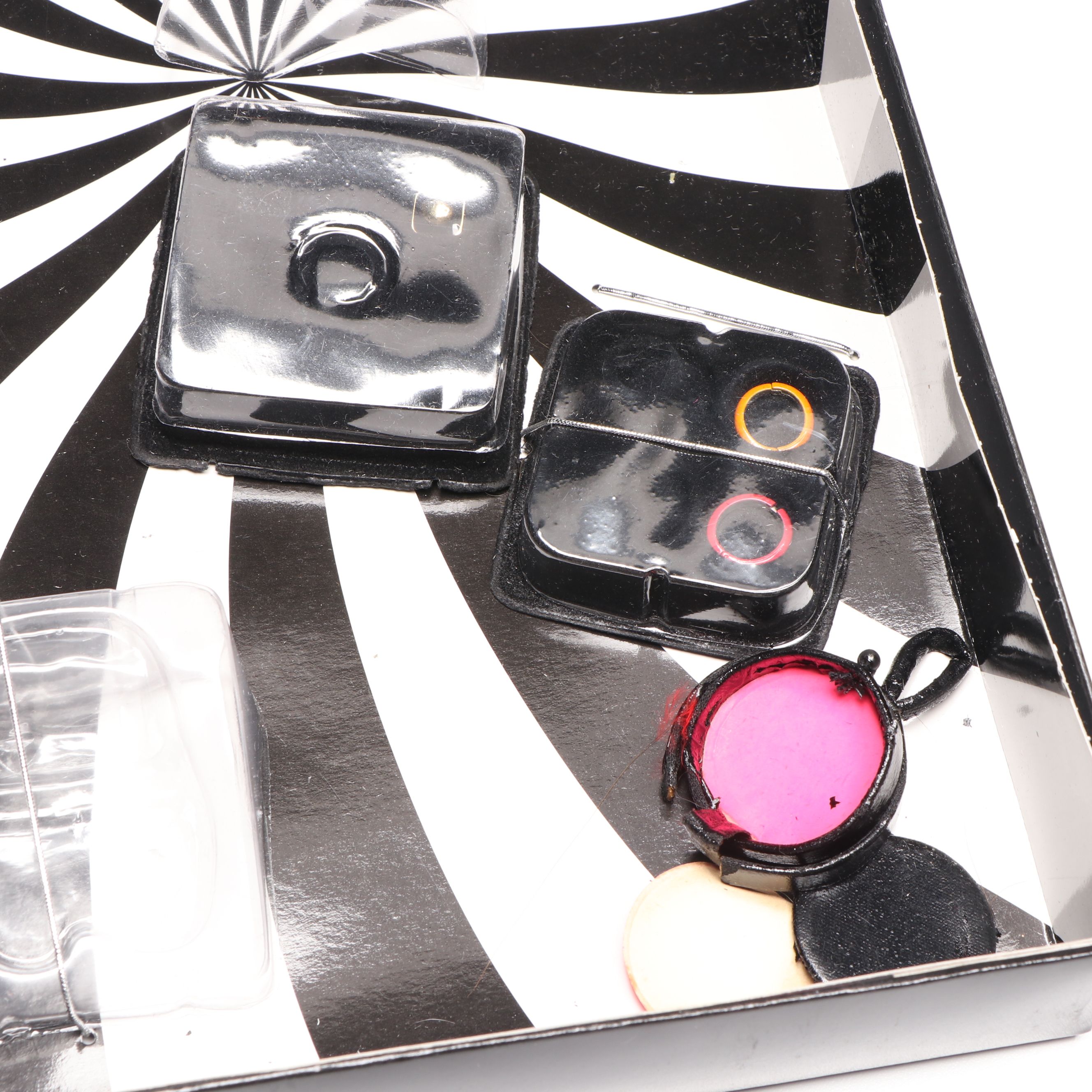 The Franklin Mint "Twiggy" Vinyl Portrait Doll, Early 21st Century