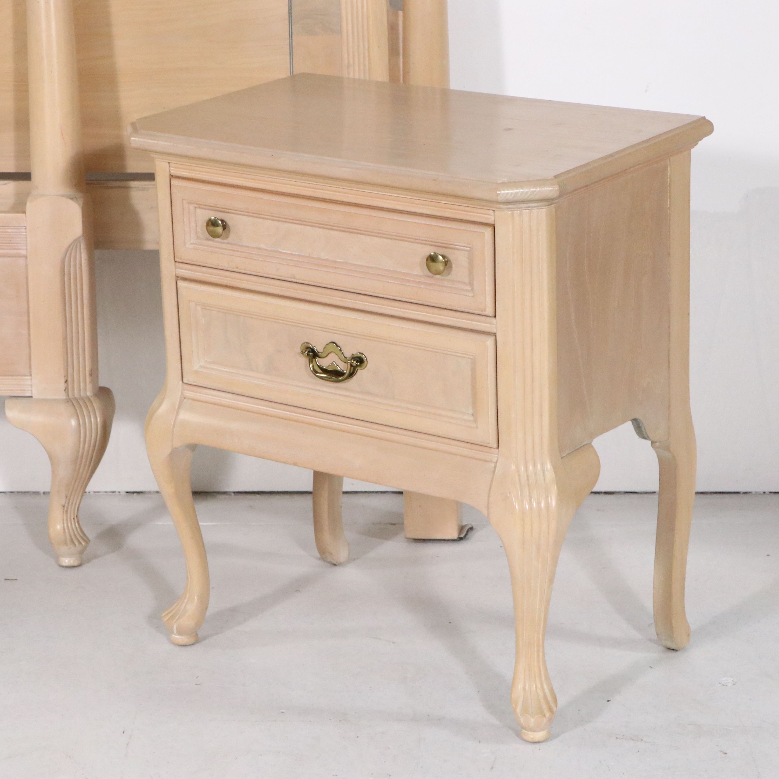 Queen Anne Blonde Oak Four-Poster Bed with Coordinating Nightstands