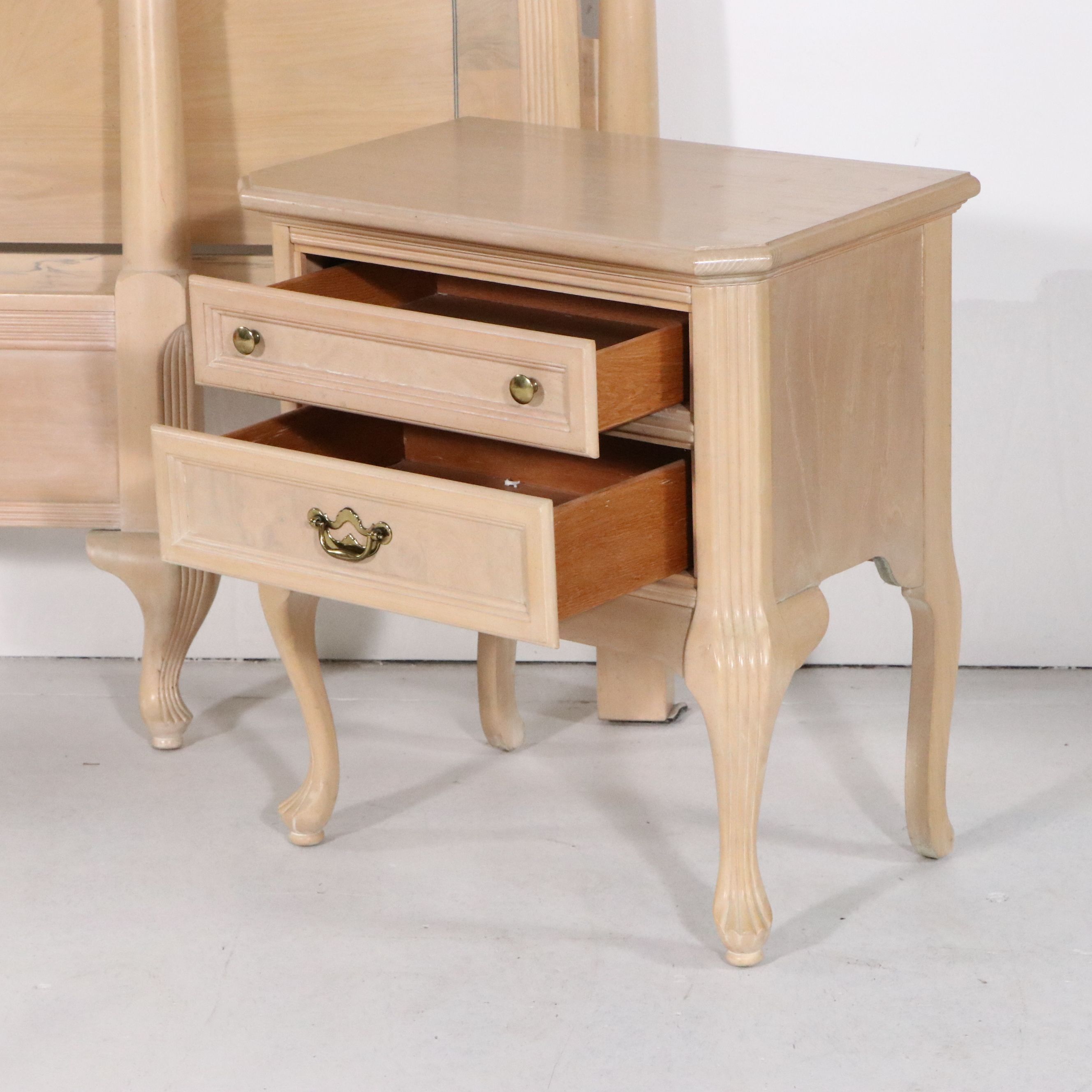 Queen Anne Blonde Oak Four-Poster Bed with Coordinating Nightstands