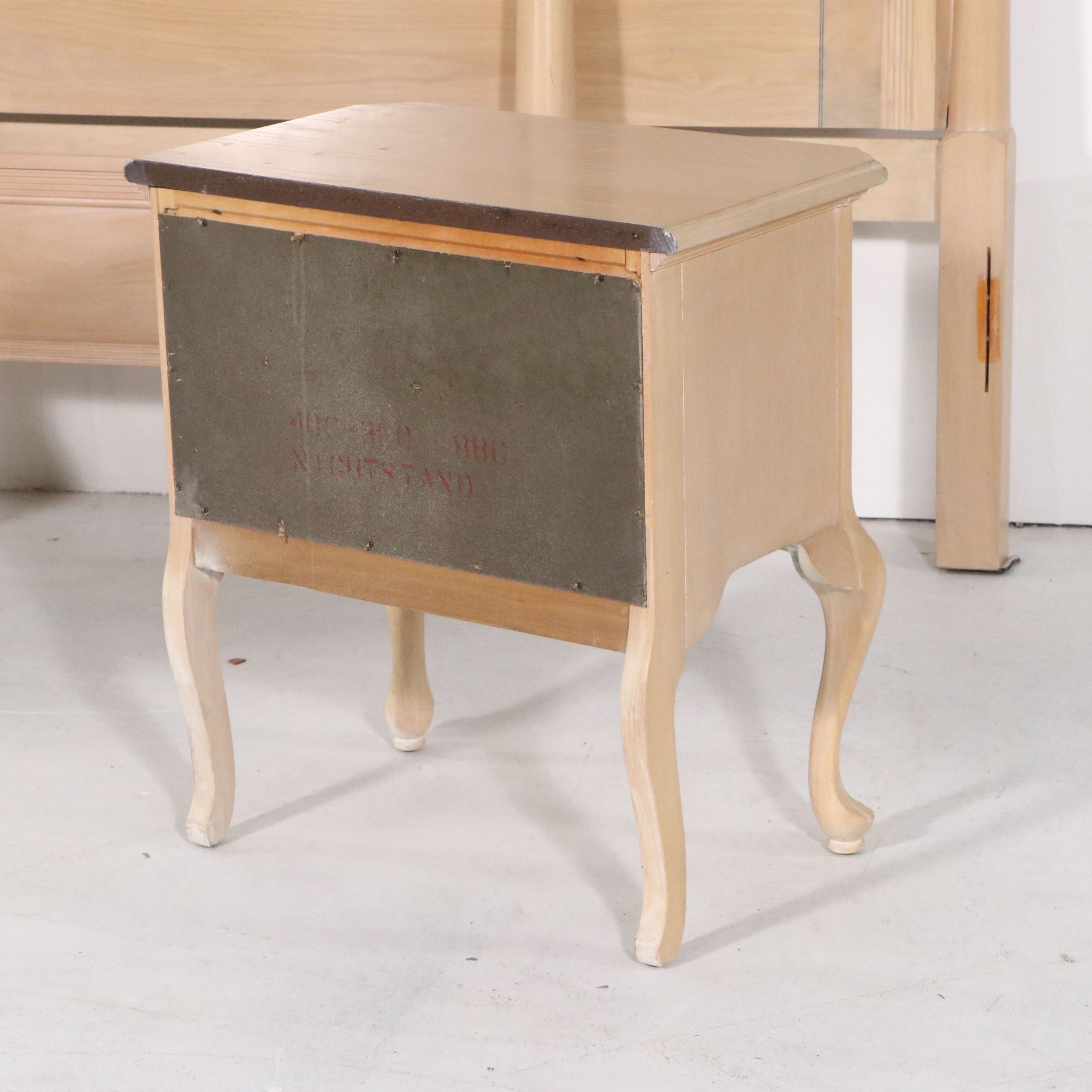 Queen Anne Blonde Oak Four-Poster Bed with Coordinating Nightstands