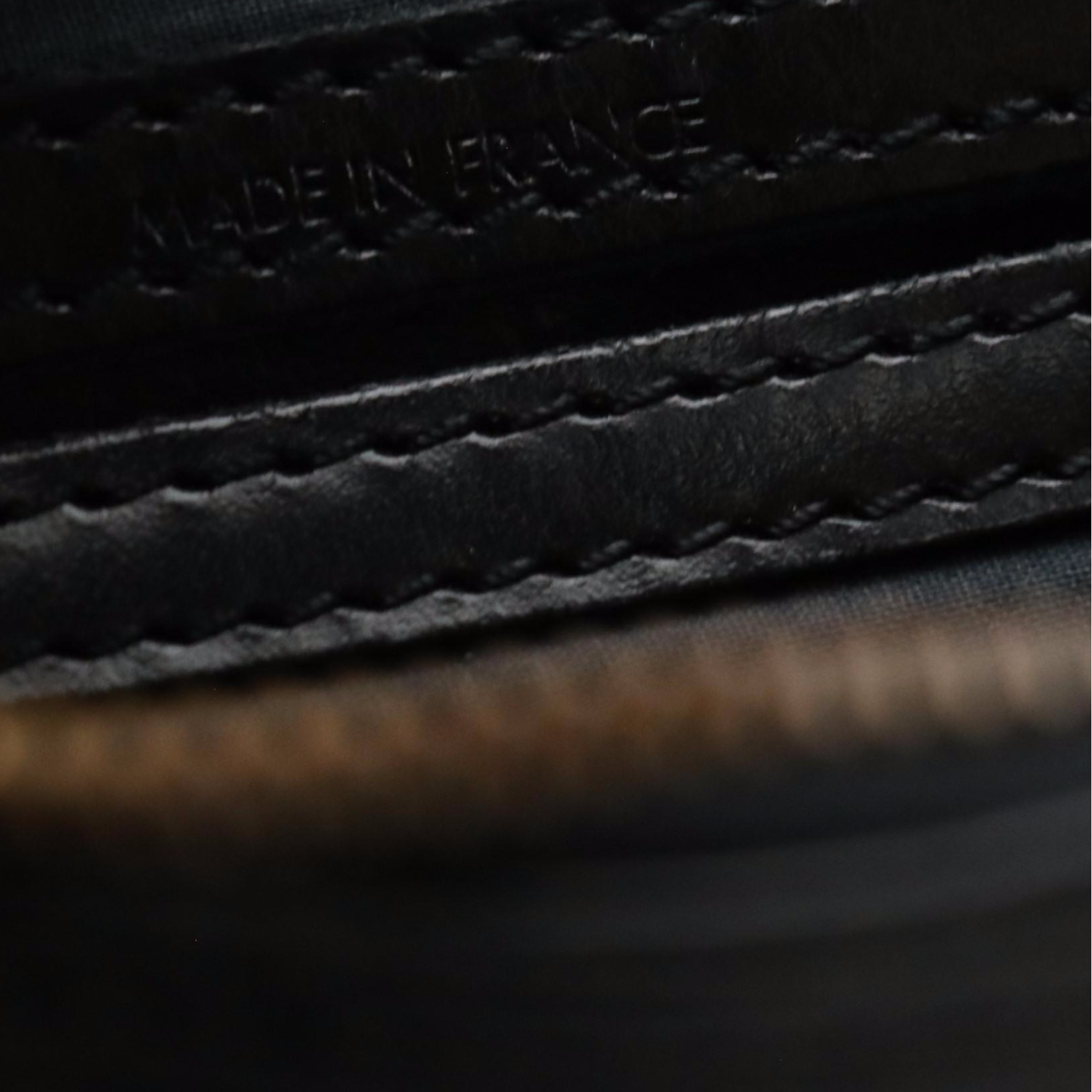 Louis Vuitton Speedy 25 Handbag in Black Epi and Smooth Leather