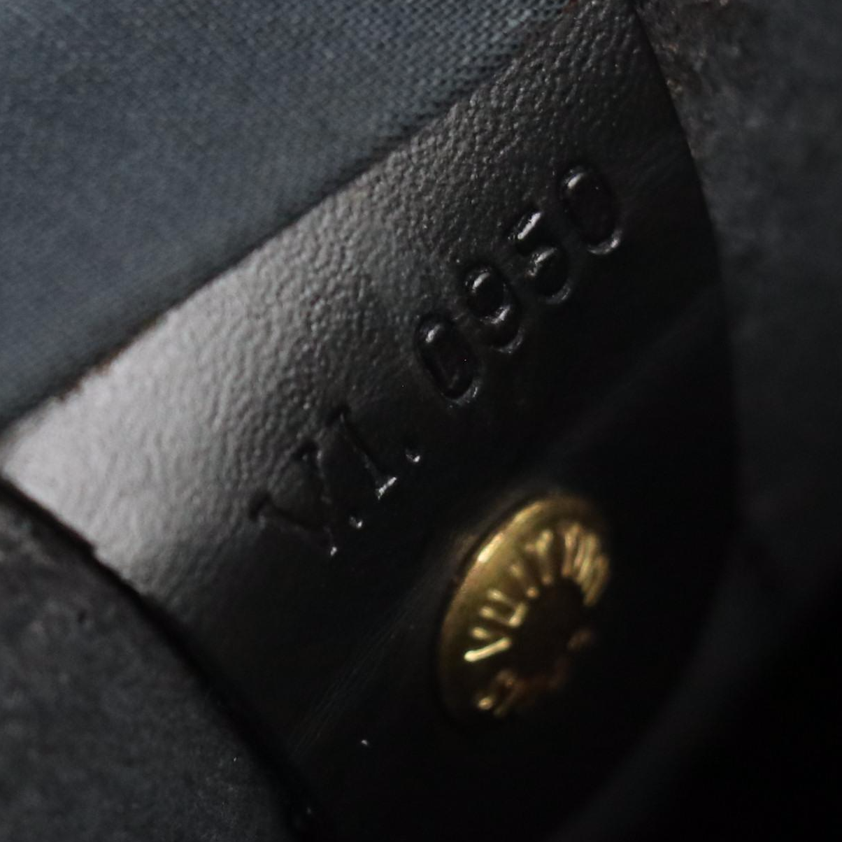 Louis Vuitton Speedy 25 Handbag in Black Epi and Smooth Leather