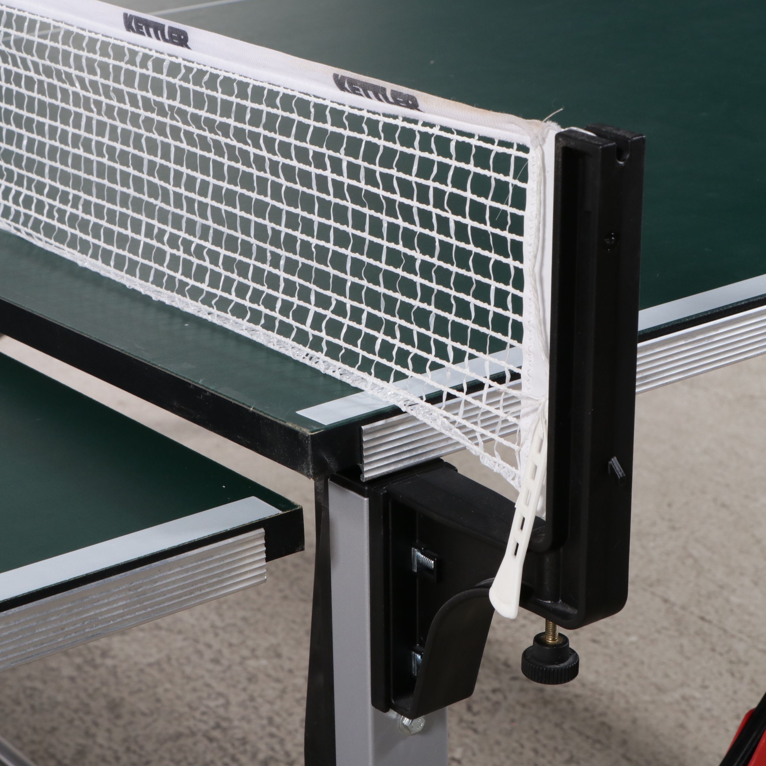 Kettle Table Tennis Table with Accessories and Fold-Away Frame
