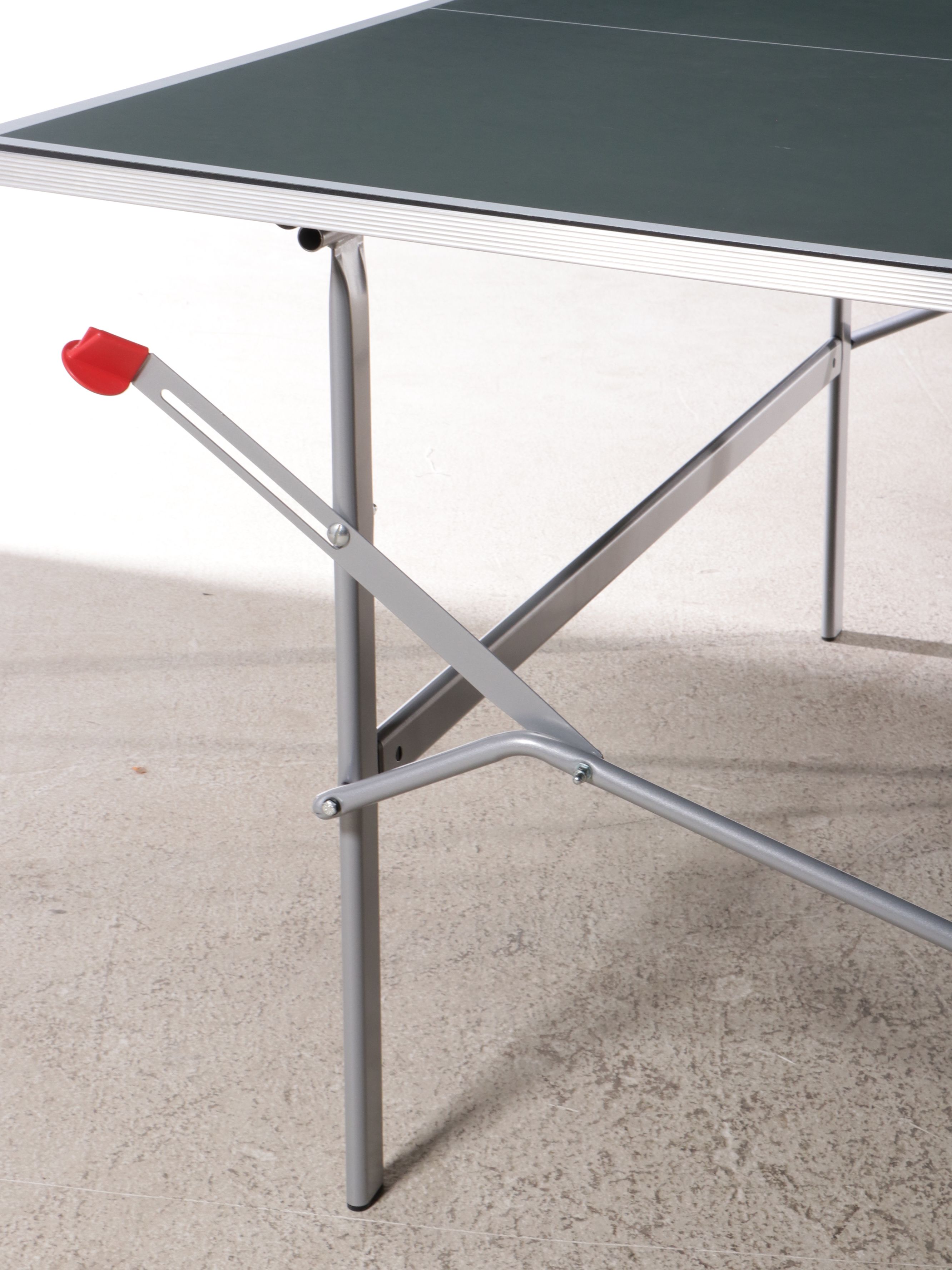 Kettle Table Tennis Table with Accessories and Fold-Away Frame