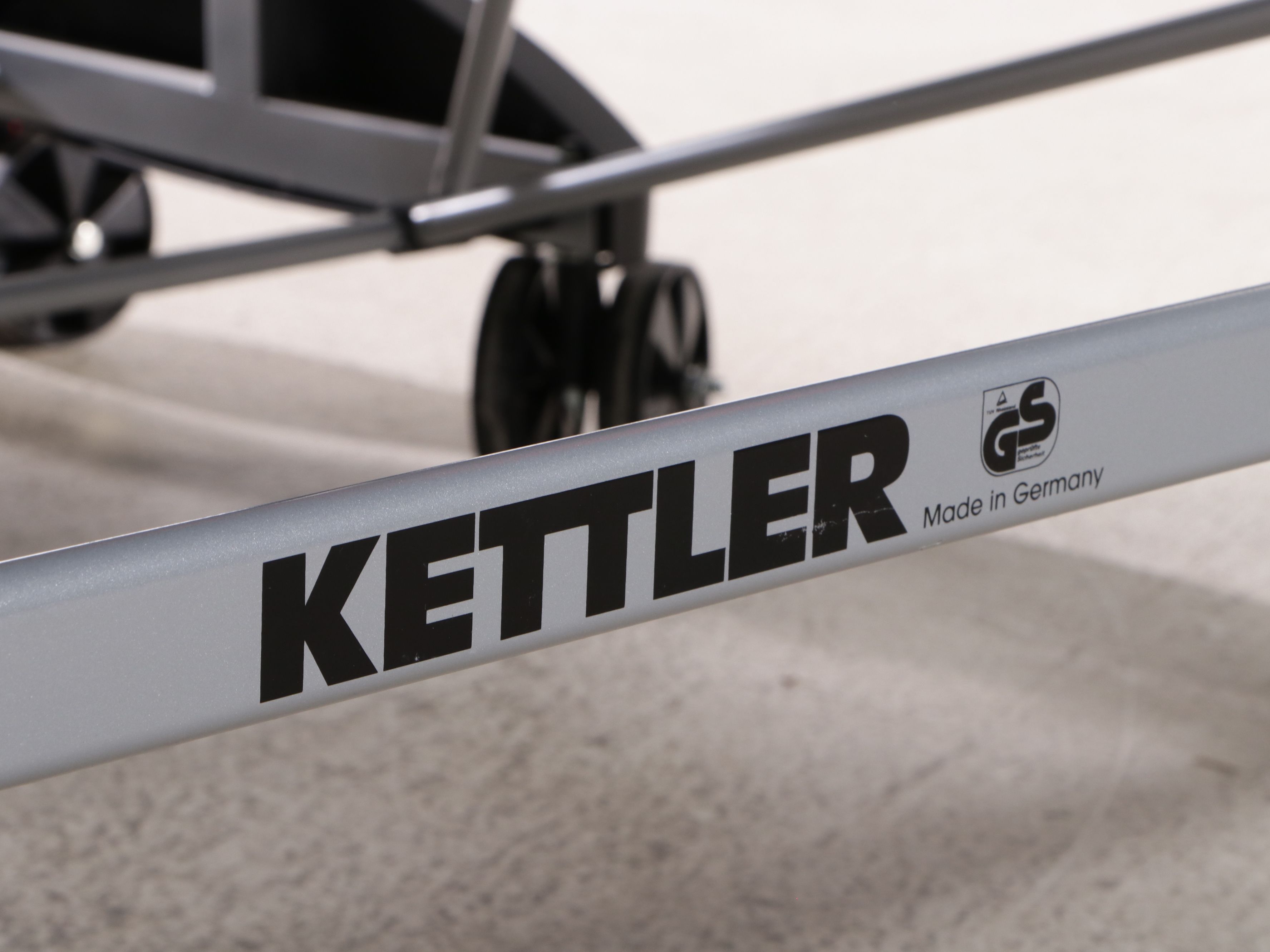 Kettle Table Tennis Table with Accessories and Fold-Away Frame