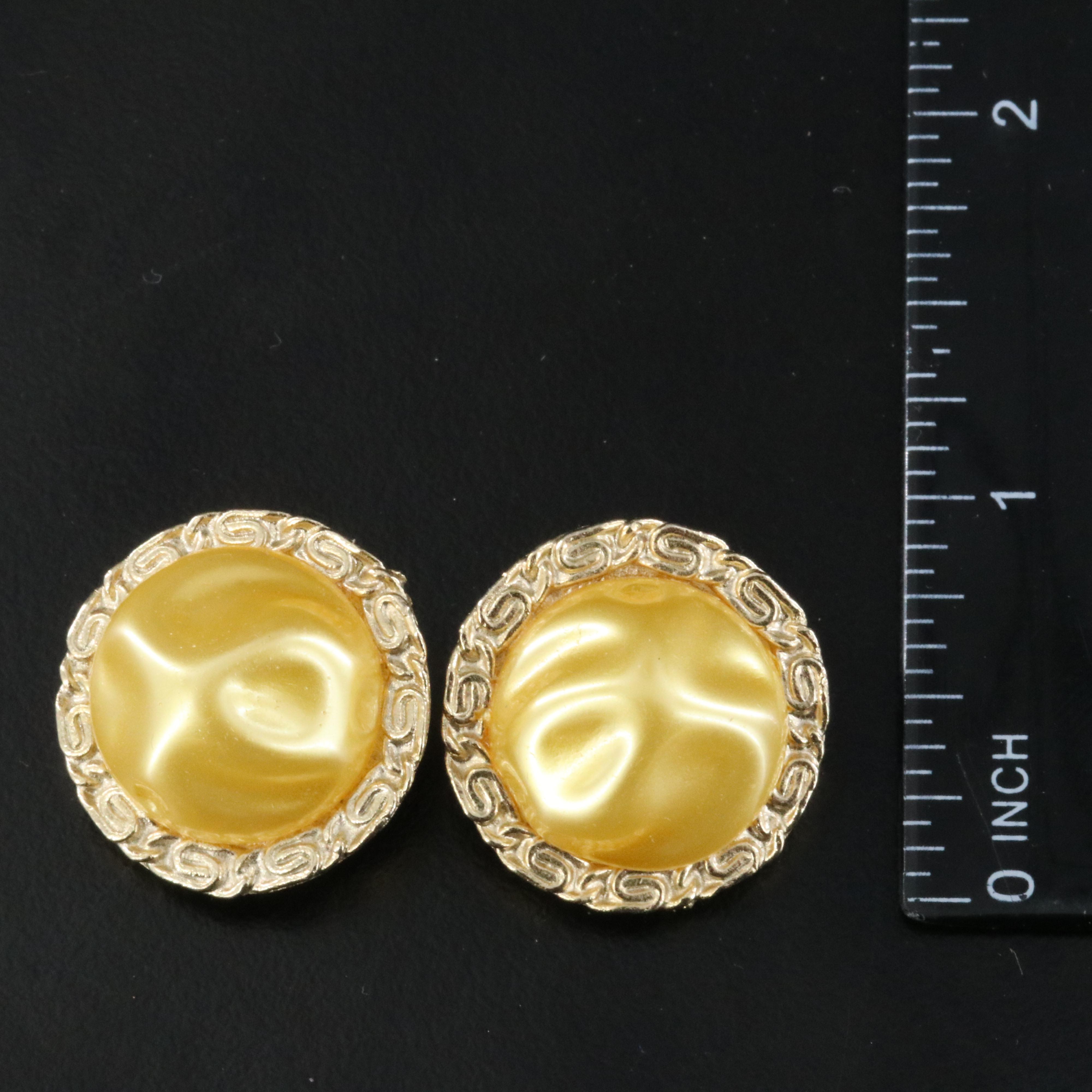 Krementz and Coro Featured in 1940s Costume Jewelry Collection