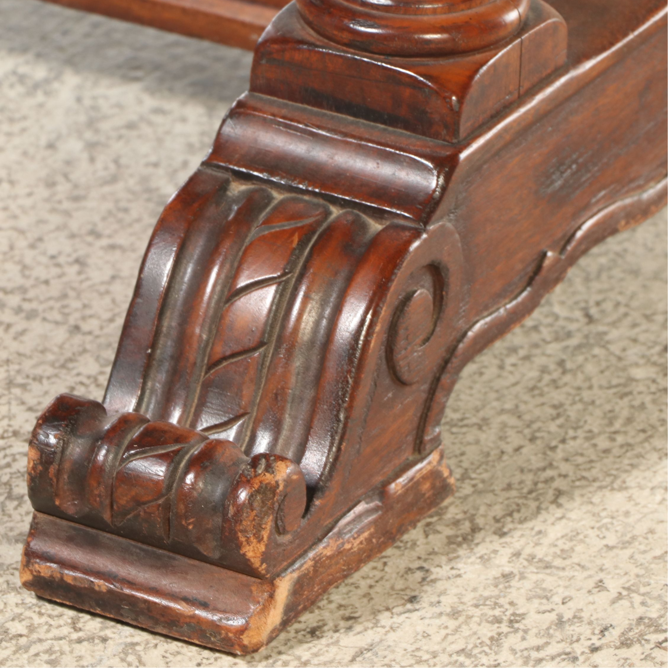 Italian Renaissance Revival Walnut Draw-Leaf Dining Table, Late 19th/Early 20th