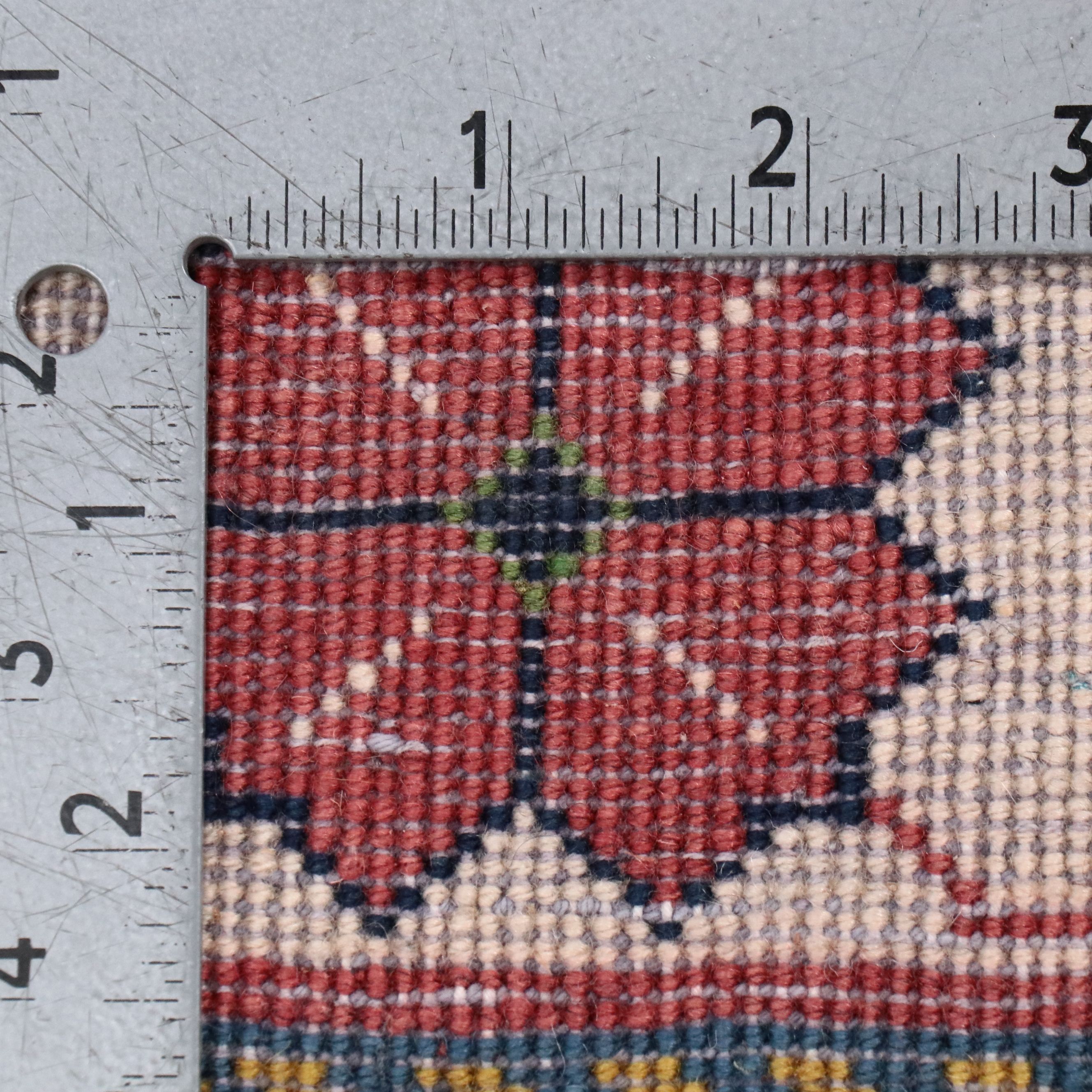 4'9 x 6'8 Hand-Knotted Persian Sarouk Area Rug