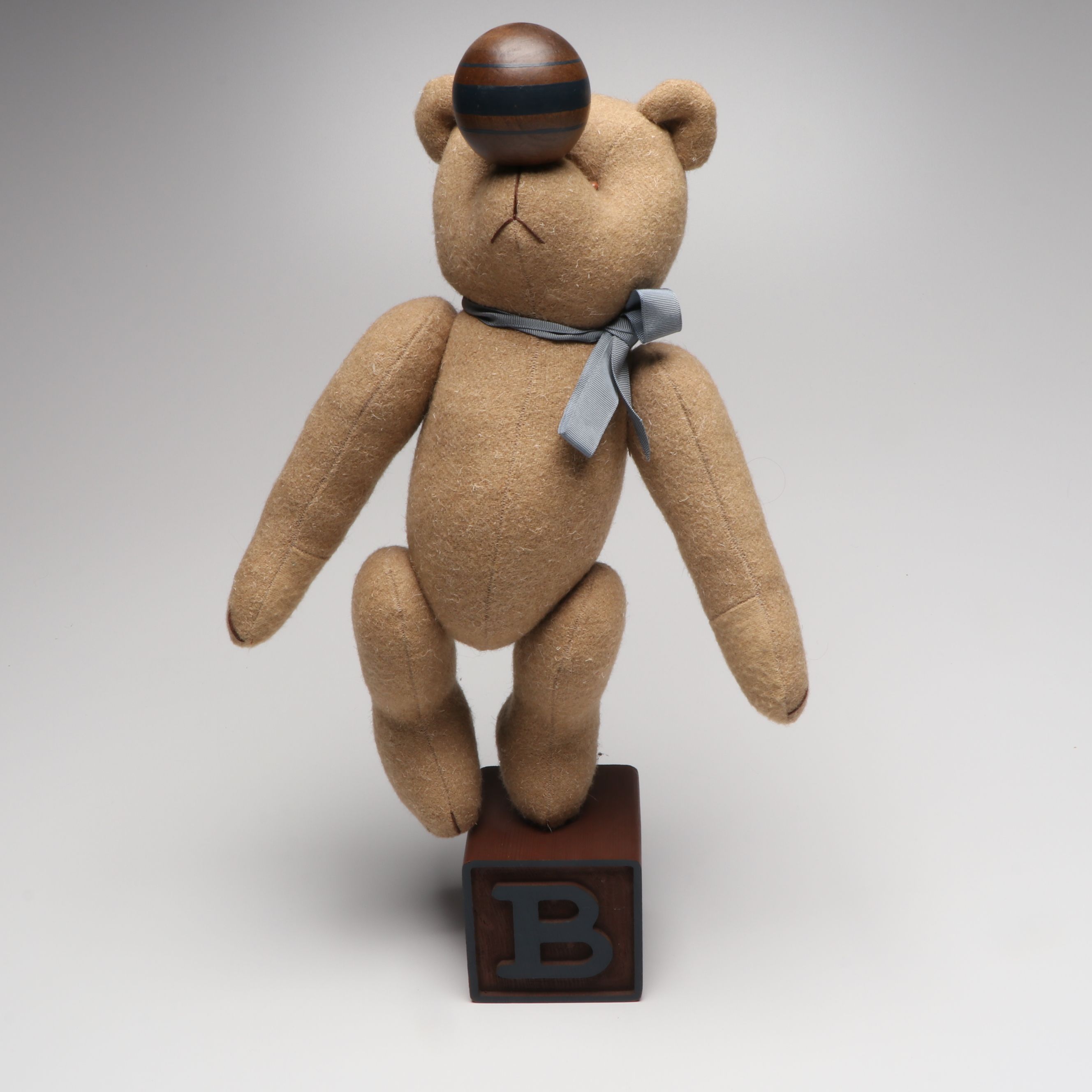 Boyds Limited Edition Mohair "Dolly Q. Bunnycombe" with Other Collectible Bears