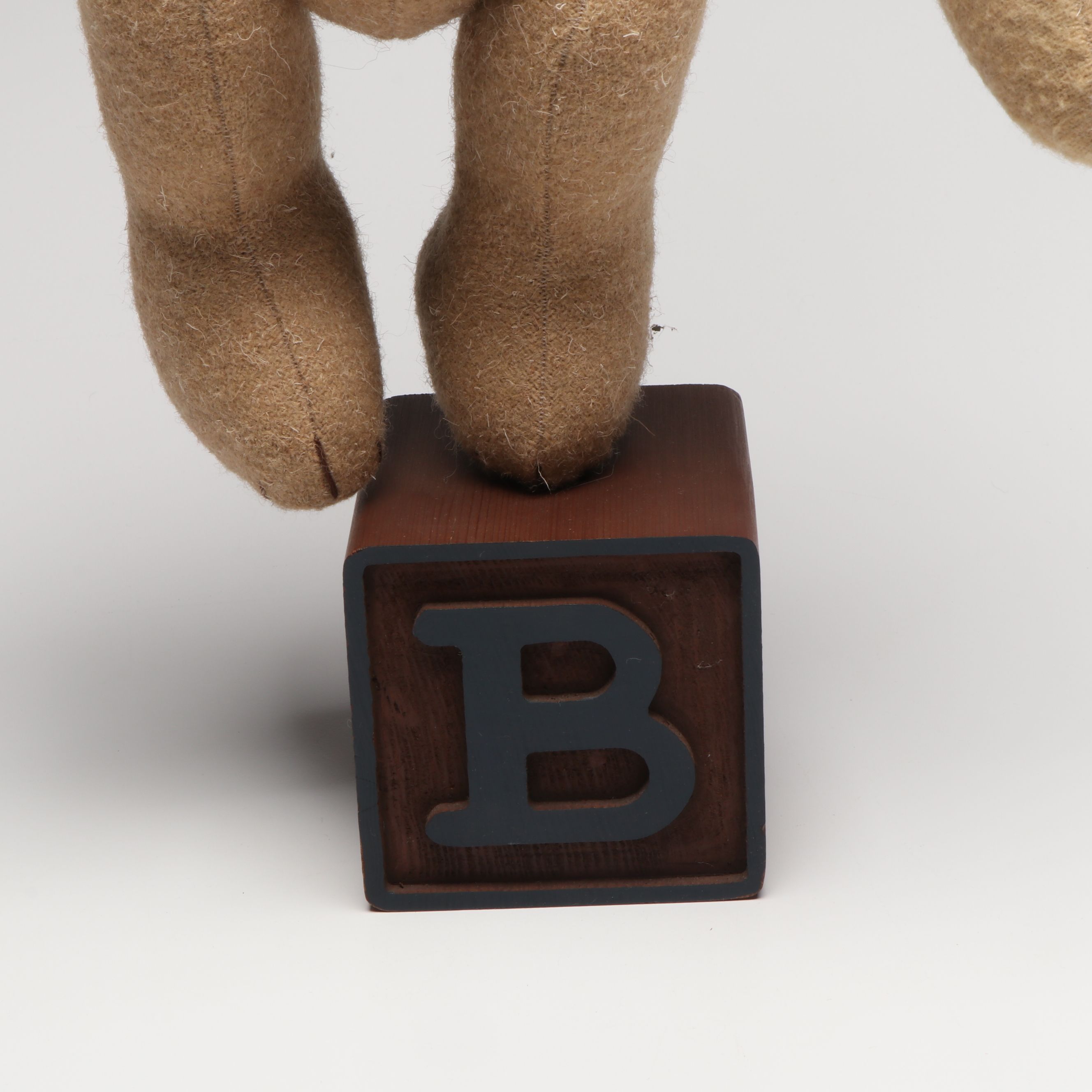 Boyds Limited Edition Mohair "Dolly Q. Bunnycombe" with Other Collectible Bears