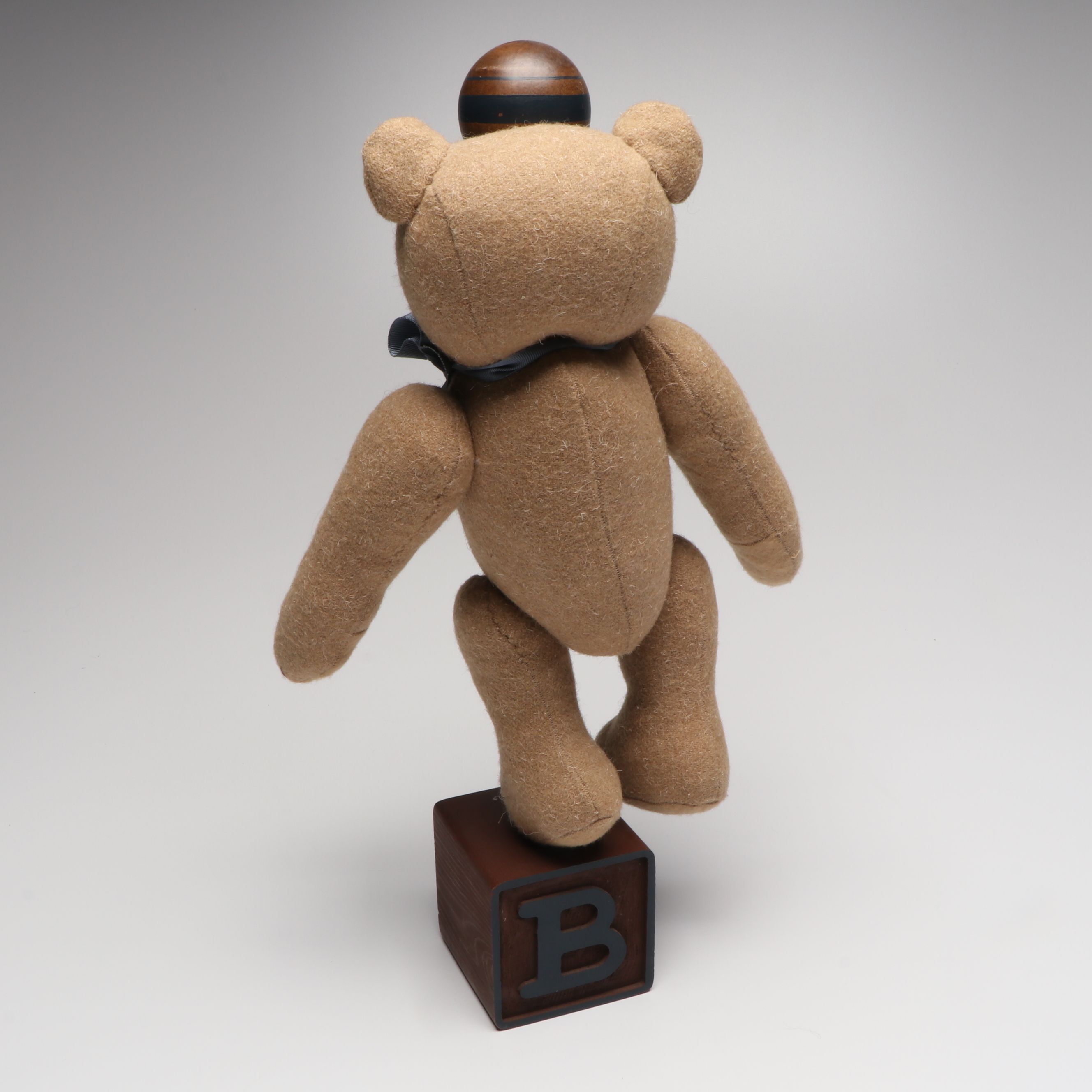 Boyds Limited Edition Mohair "Dolly Q. Bunnycombe" with Other Collectible Bears