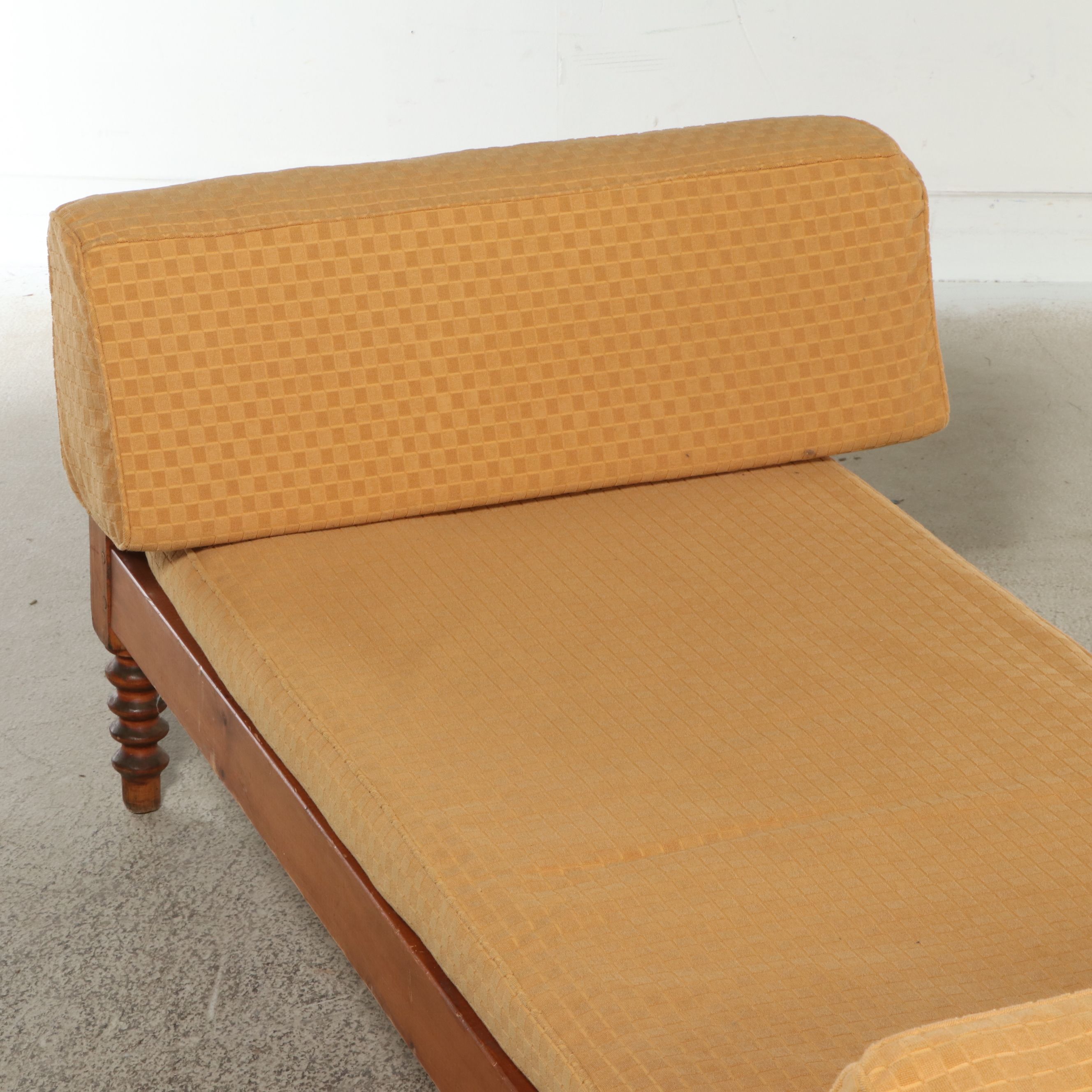 American Victorian Jenny Lind Style Wooden Daybed