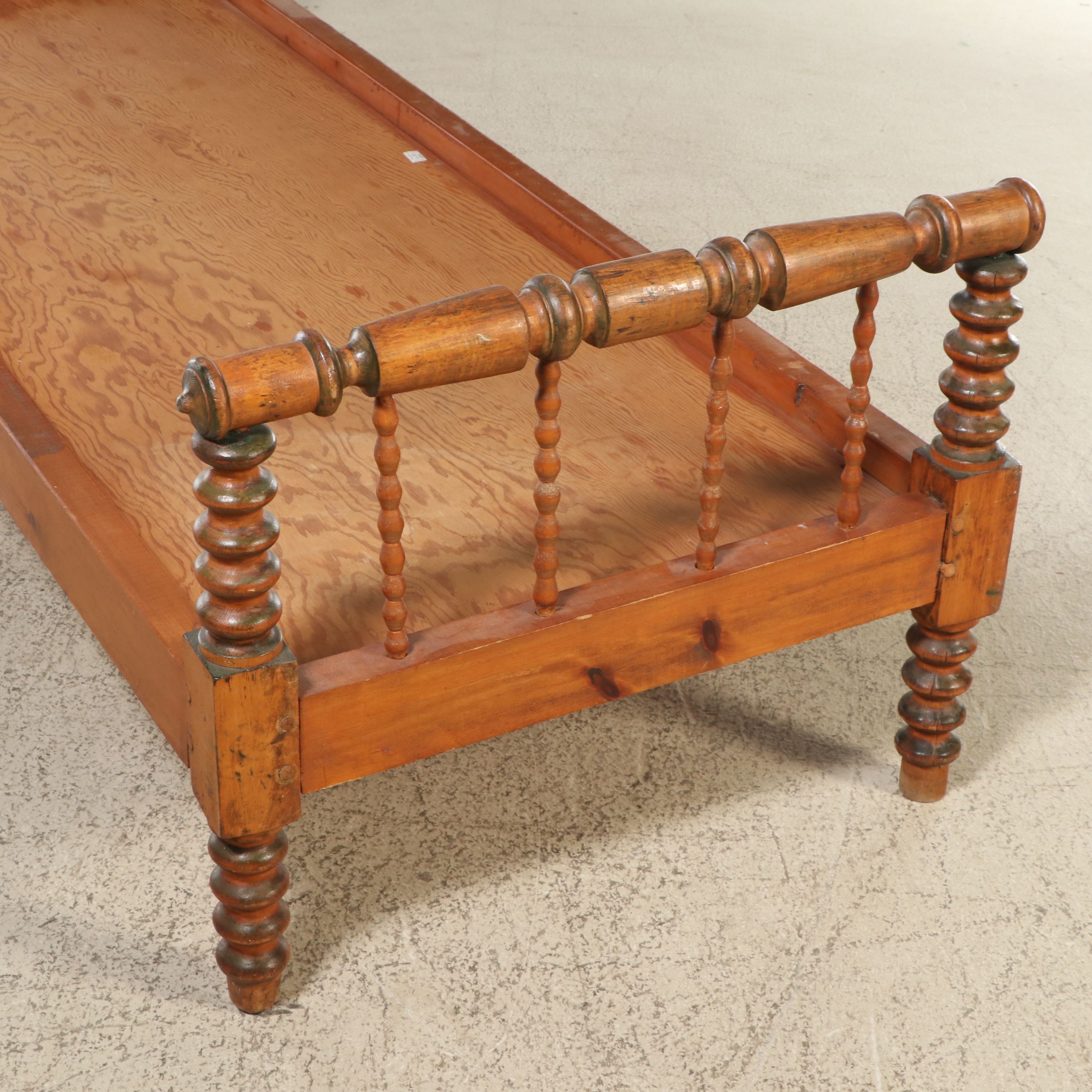 American Victorian Jenny Lind Style Wooden Daybed