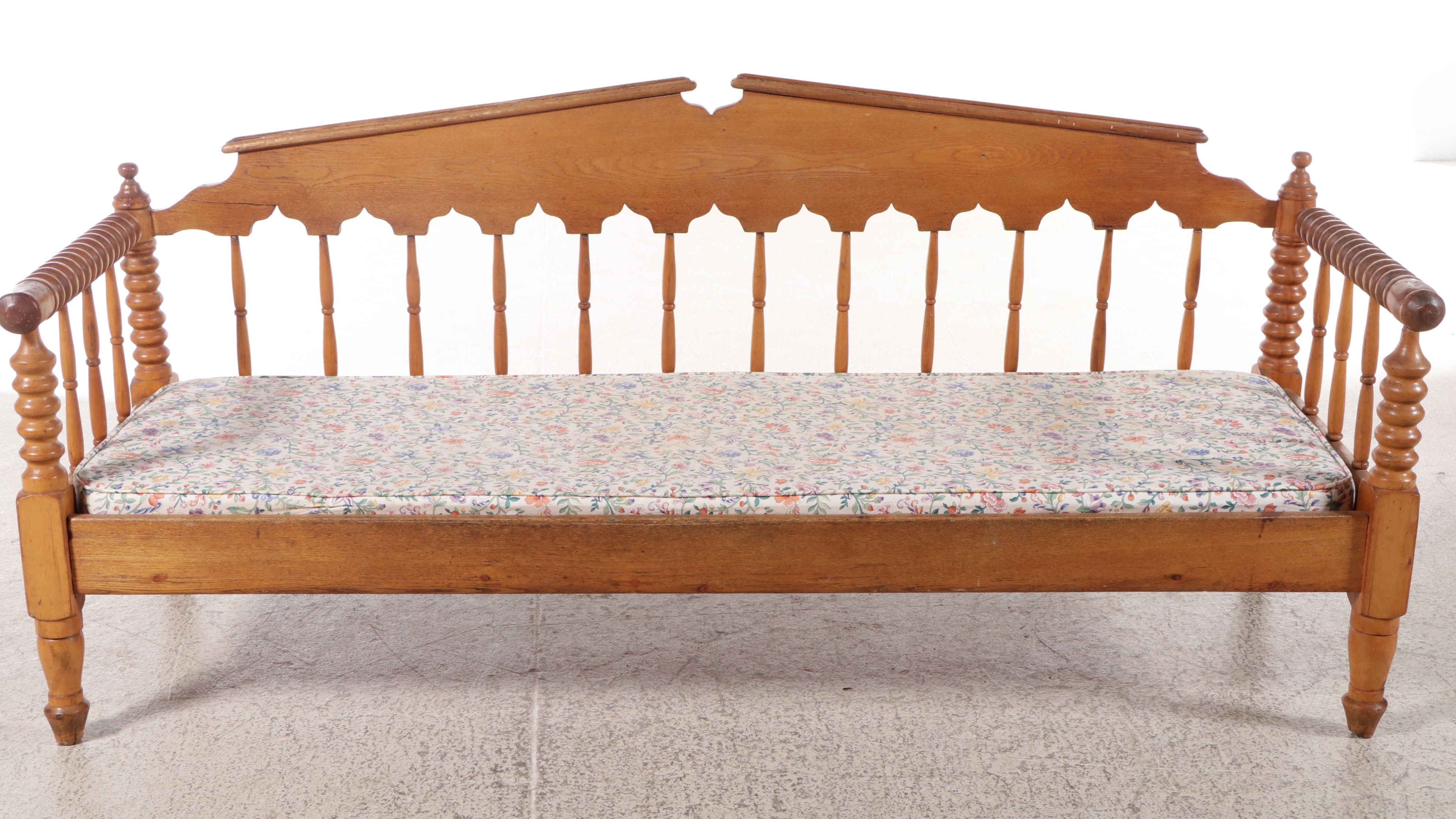 American Victorian Oak Jenny Lind Daybed, Mid to Late 19th Century