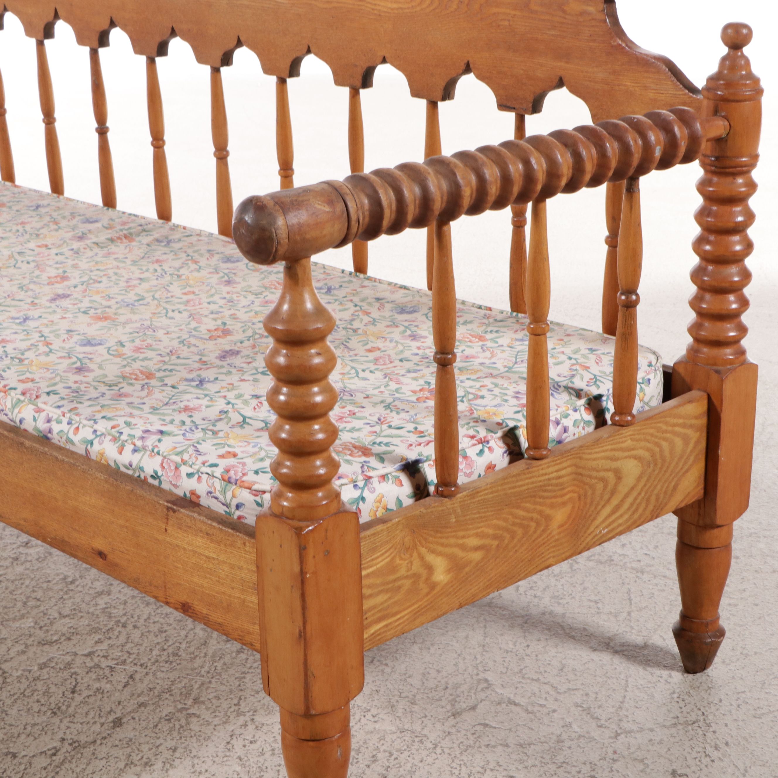 American Victorian Oak Jenny Lind Daybed, Mid to Late 19th Century