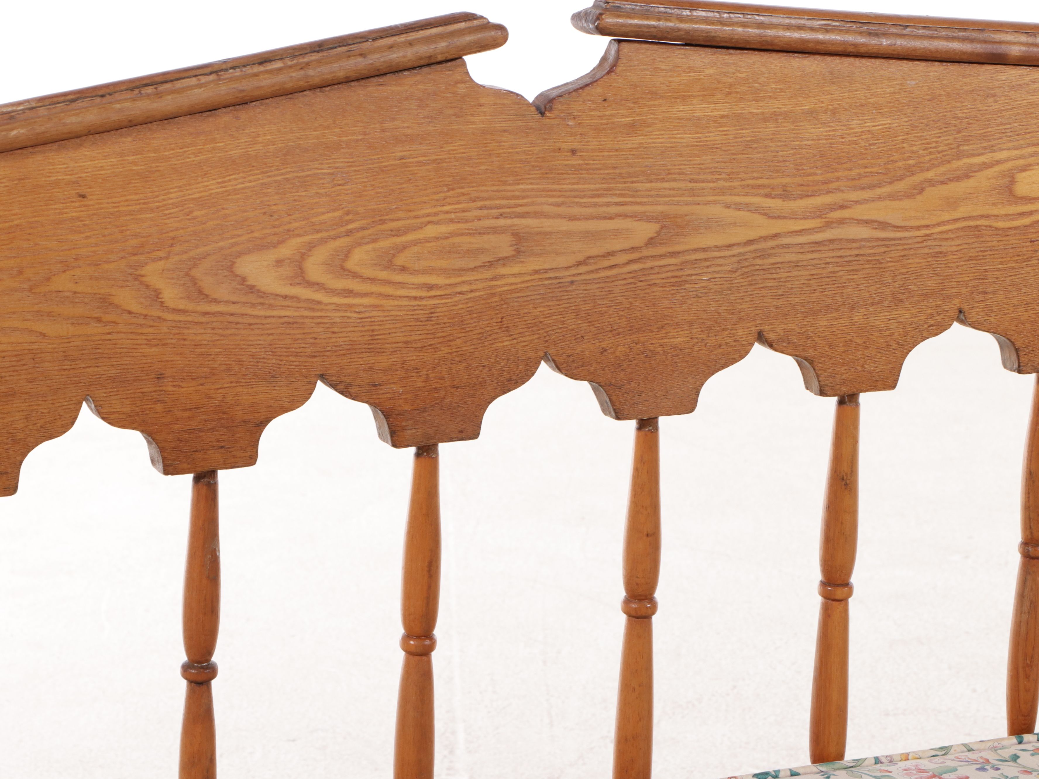 American Victorian Oak Jenny Lind Daybed, Mid to Late 19th Century