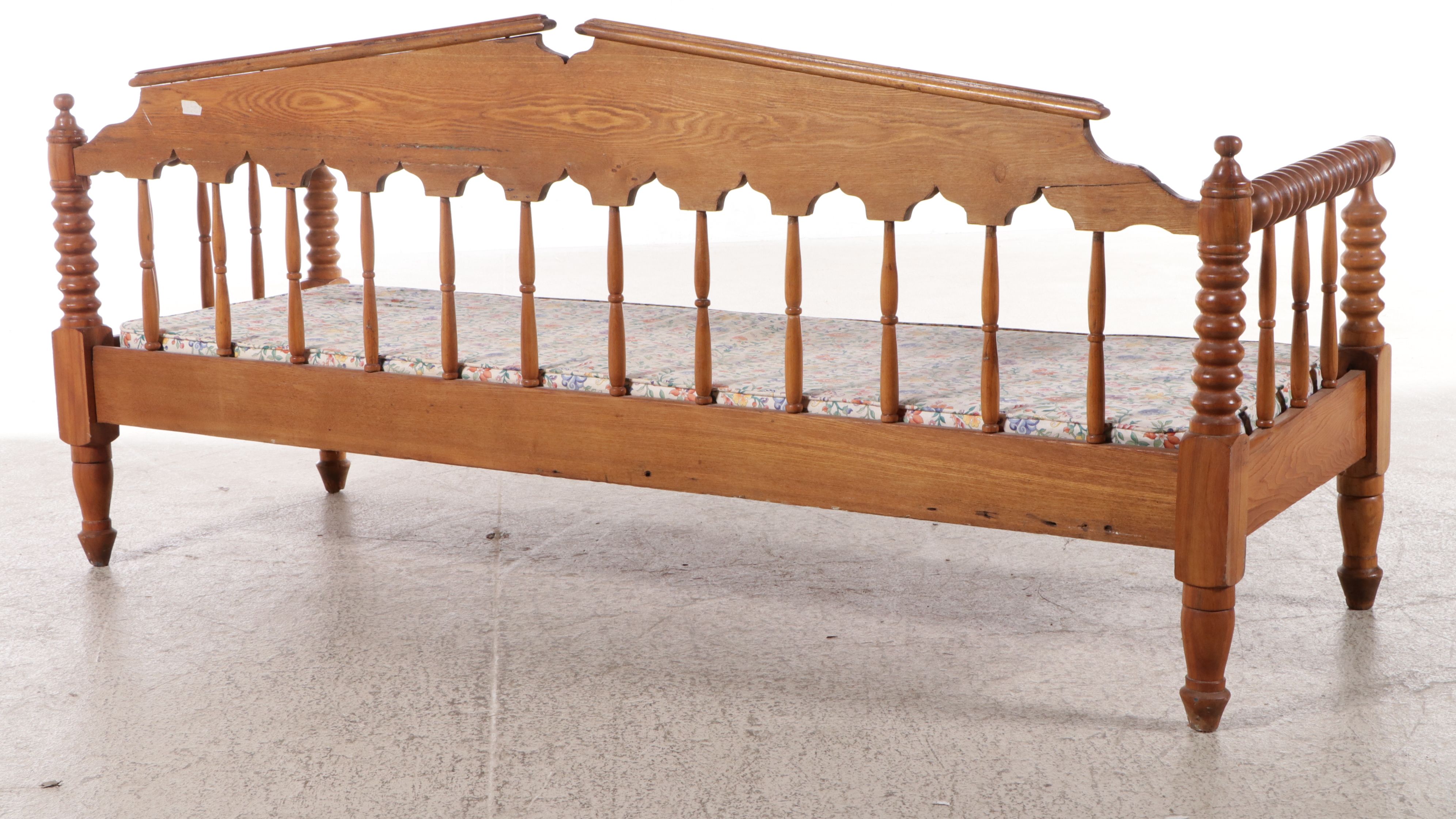 American Victorian Oak Jenny Lind Daybed, Mid to Late 19th Century