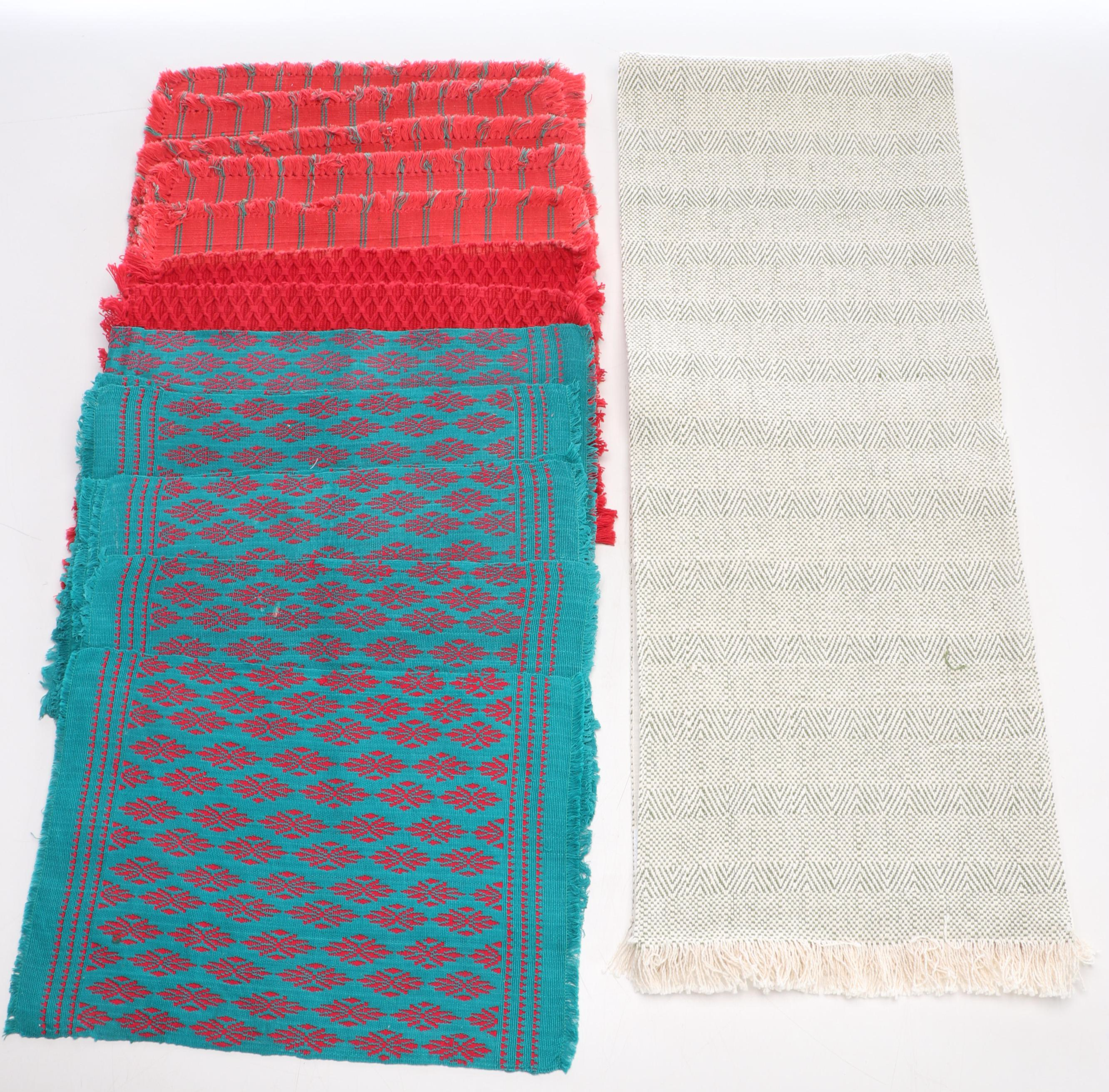 Christmas Tablecloths, Linens, Potpourri and More Seasonal Décor