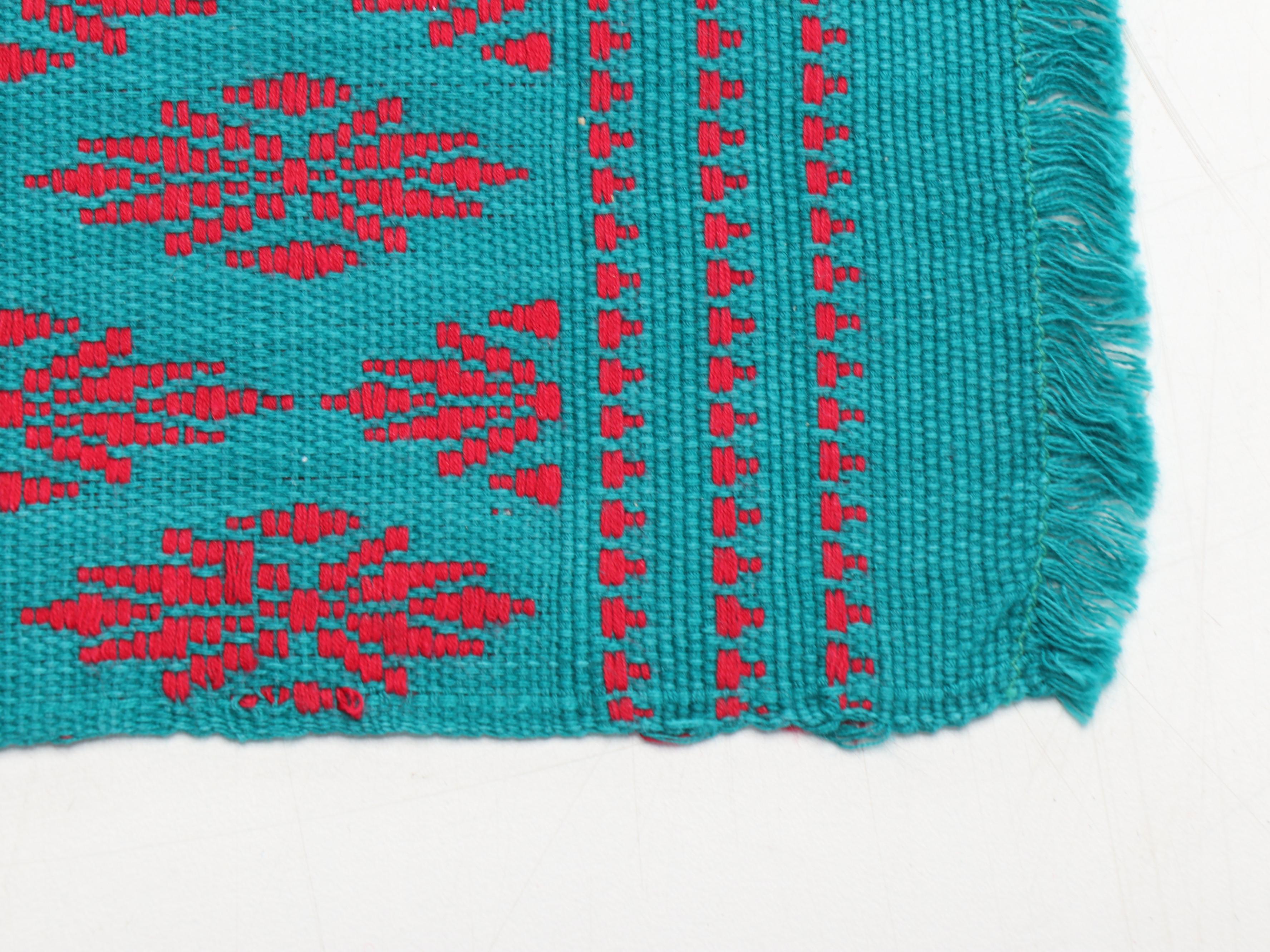 Christmas Tablecloths, Linens, Potpourri and More Seasonal Décor