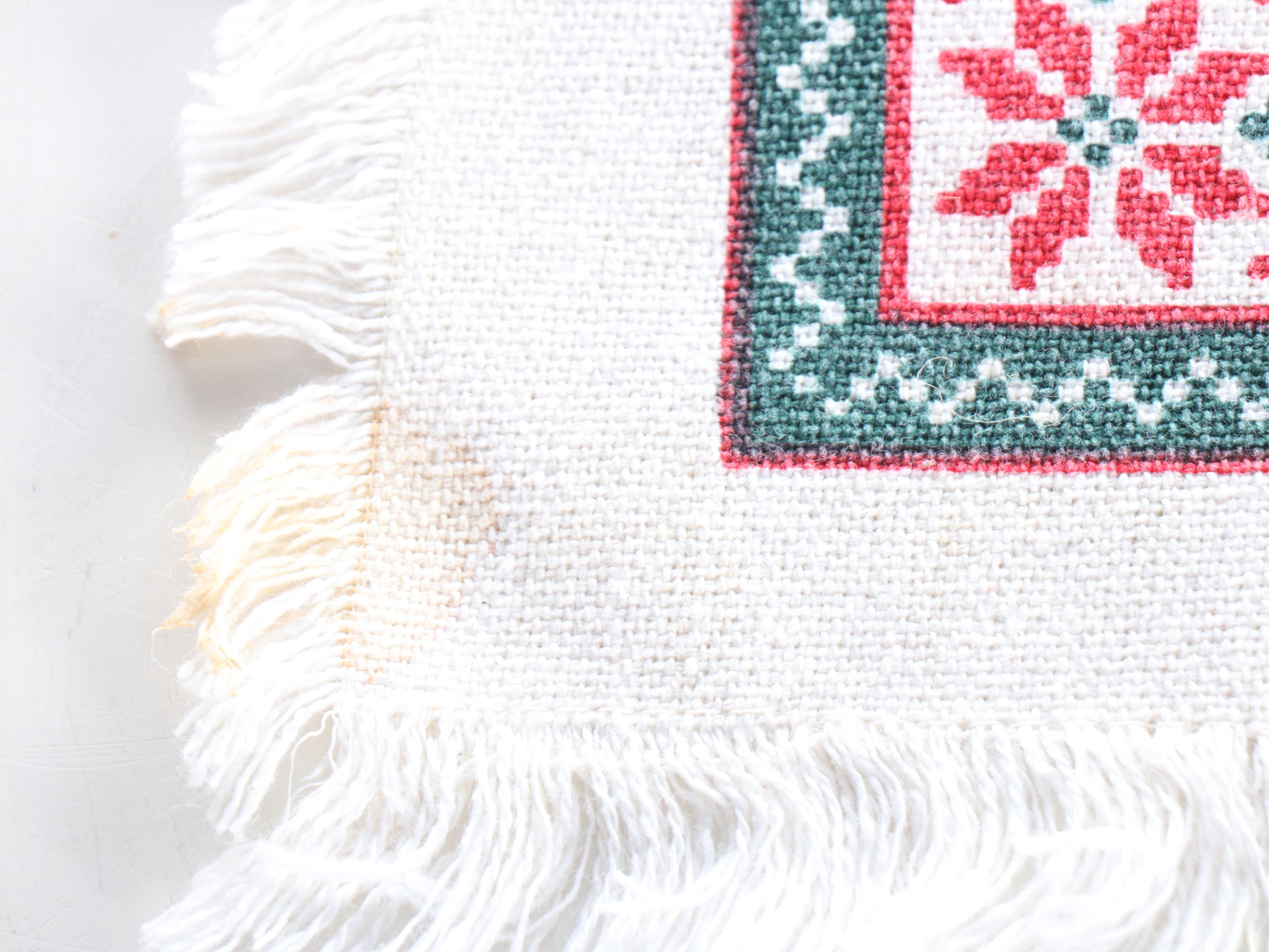 Christmas Tablecloths, Linens, Potpourri and More Seasonal Décor