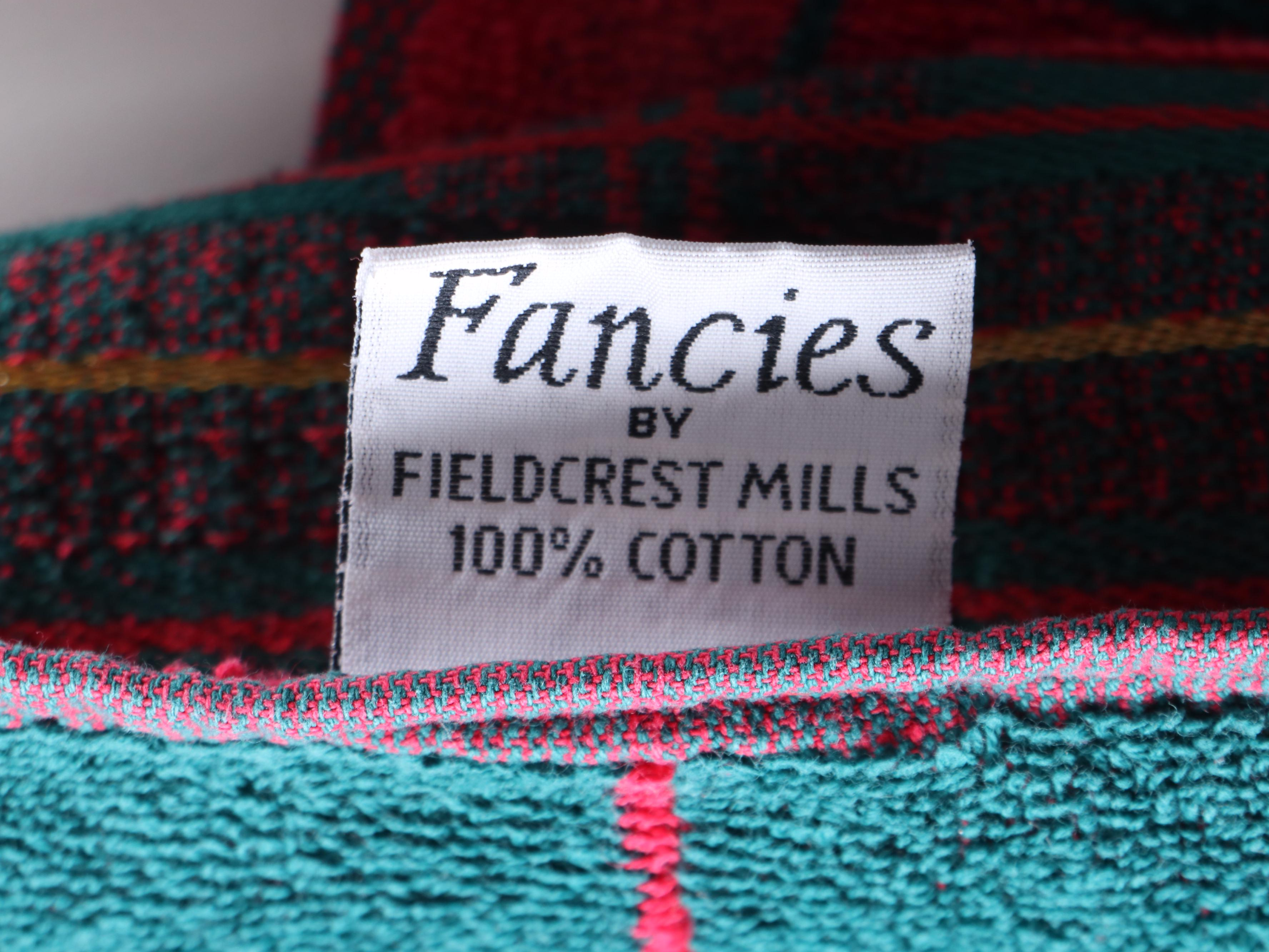 Christmas Tablecloths, Linens, Potpourri and More Seasonal Décor