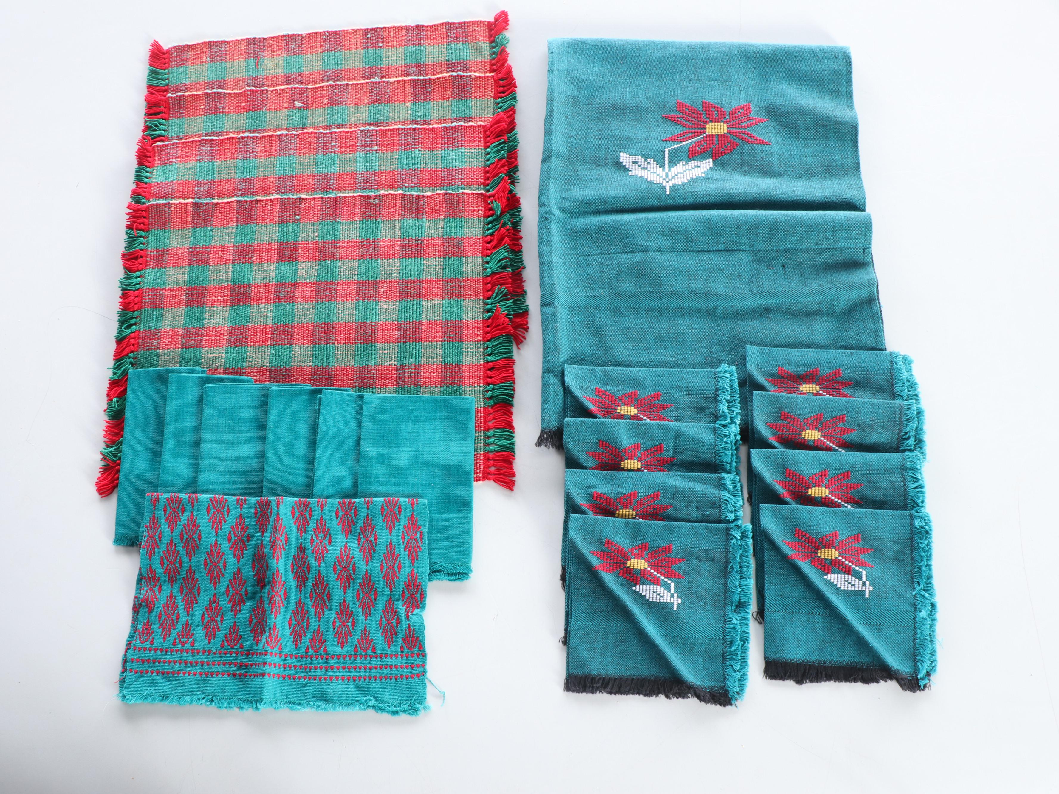 Christmas Tablecloths, Linens, Potpourri and More Seasonal Décor