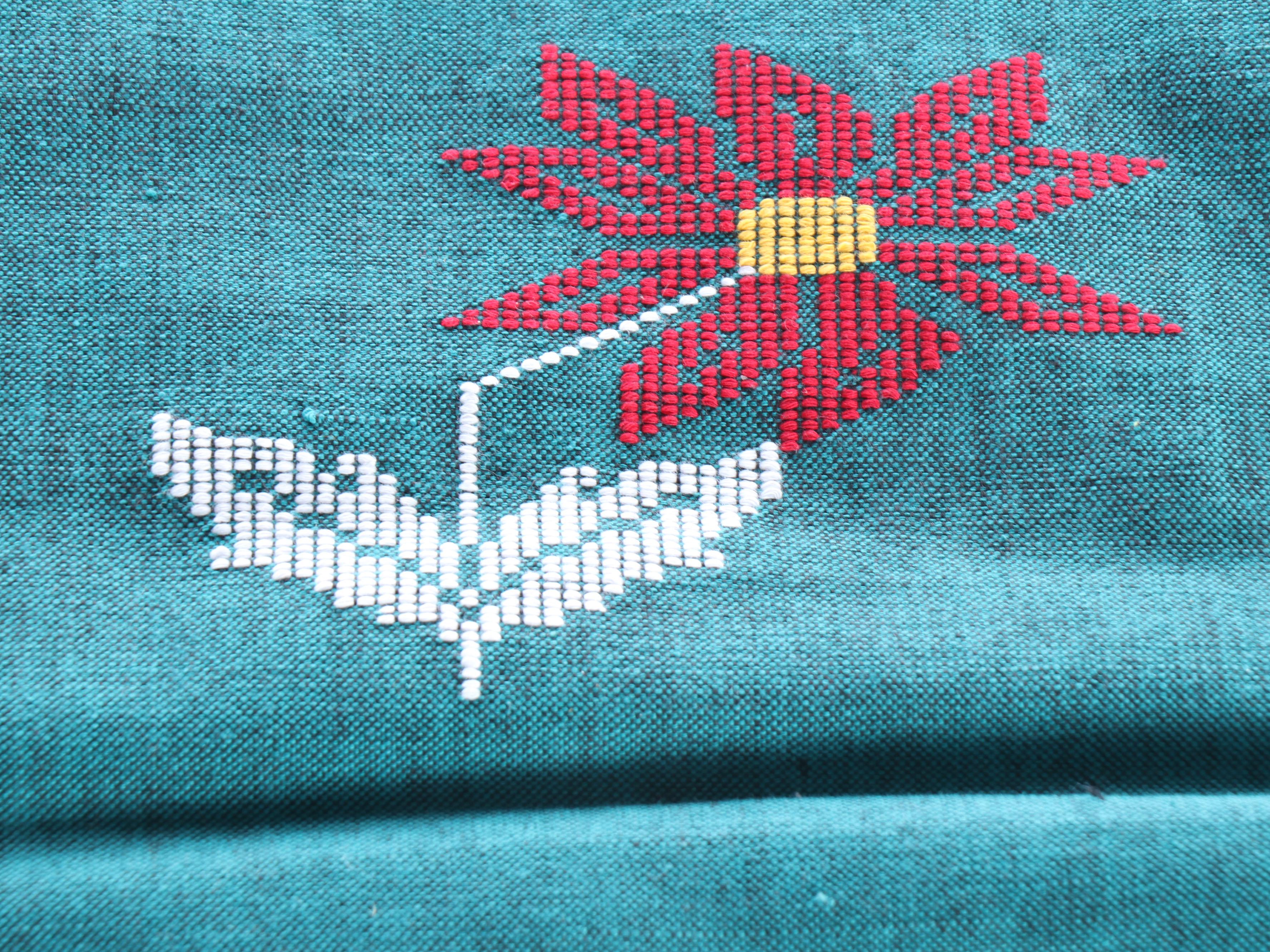 Christmas Tablecloths, Linens, Potpourri and More Seasonal Décor