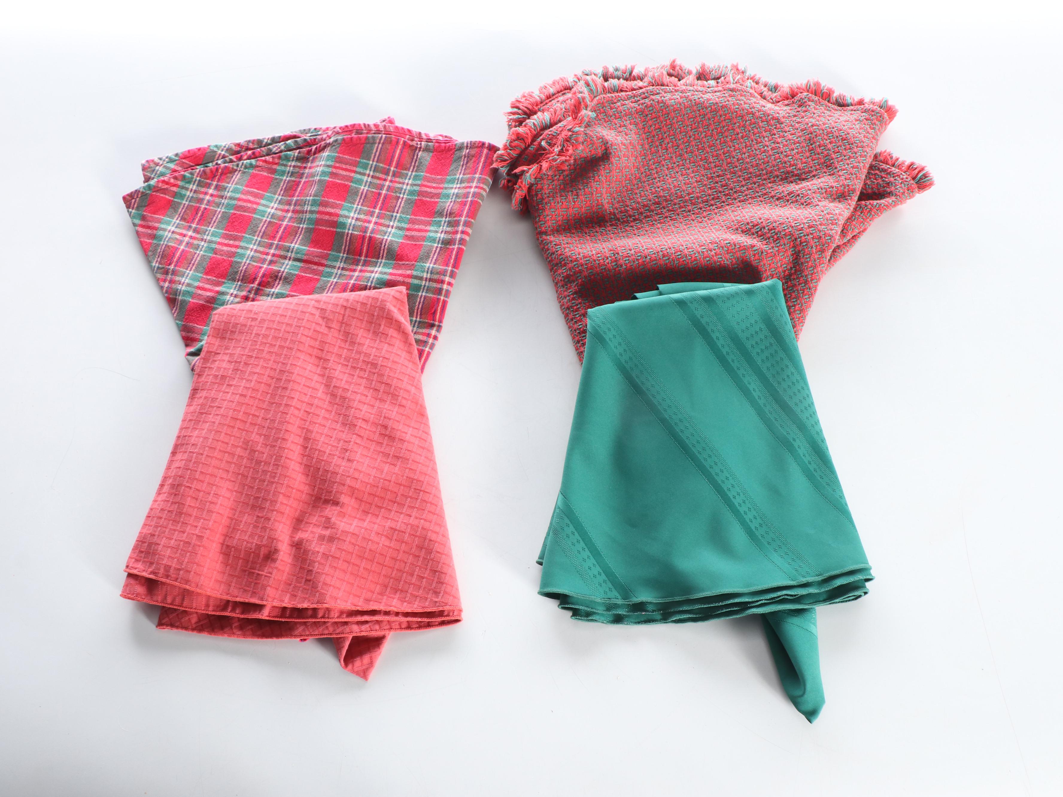 Christmas Tablecloths, Linens, Potpourri and More Seasonal Décor