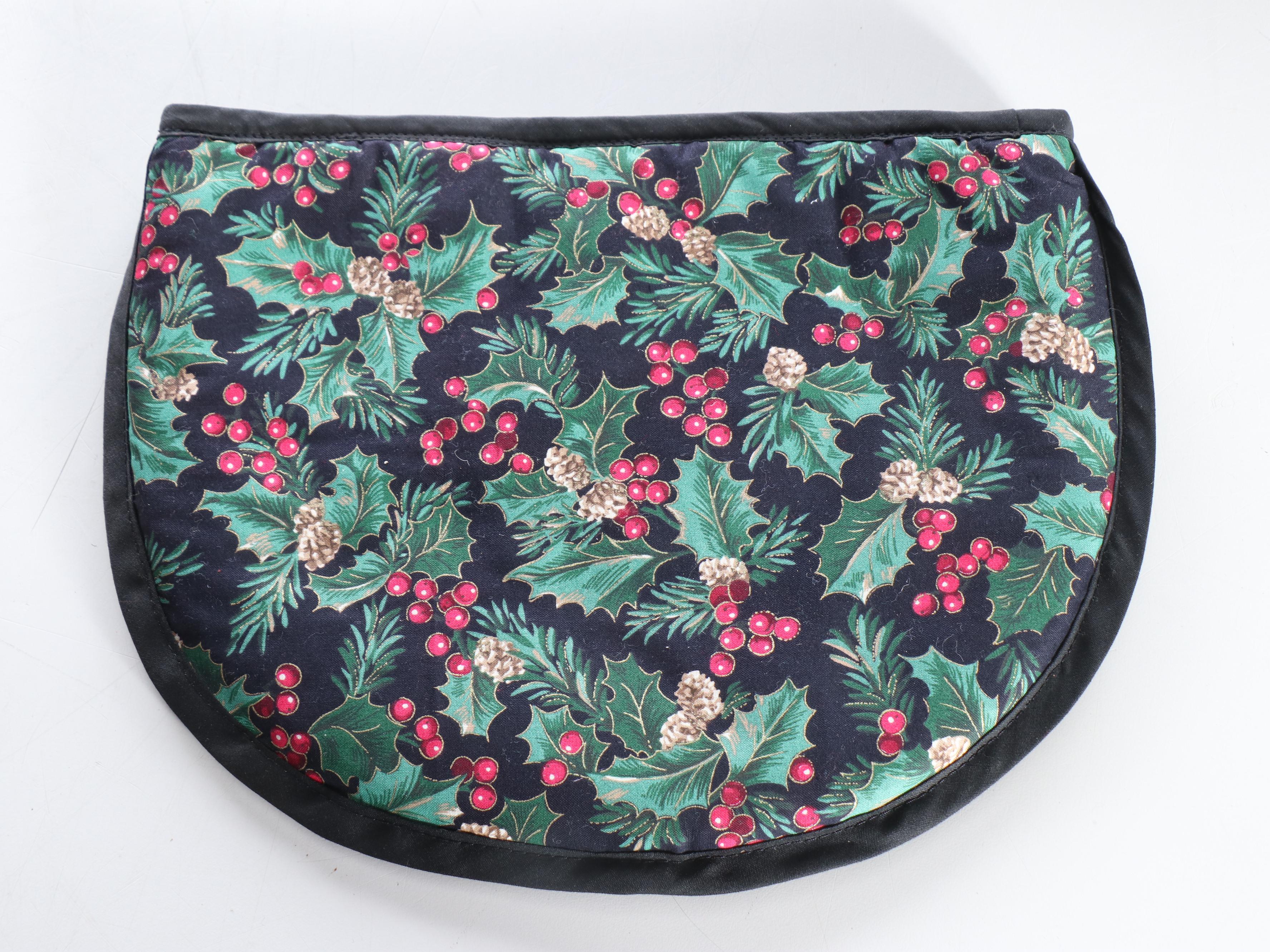 Christmas Tablecloths, Linens, Potpourri and More Seasonal Décor