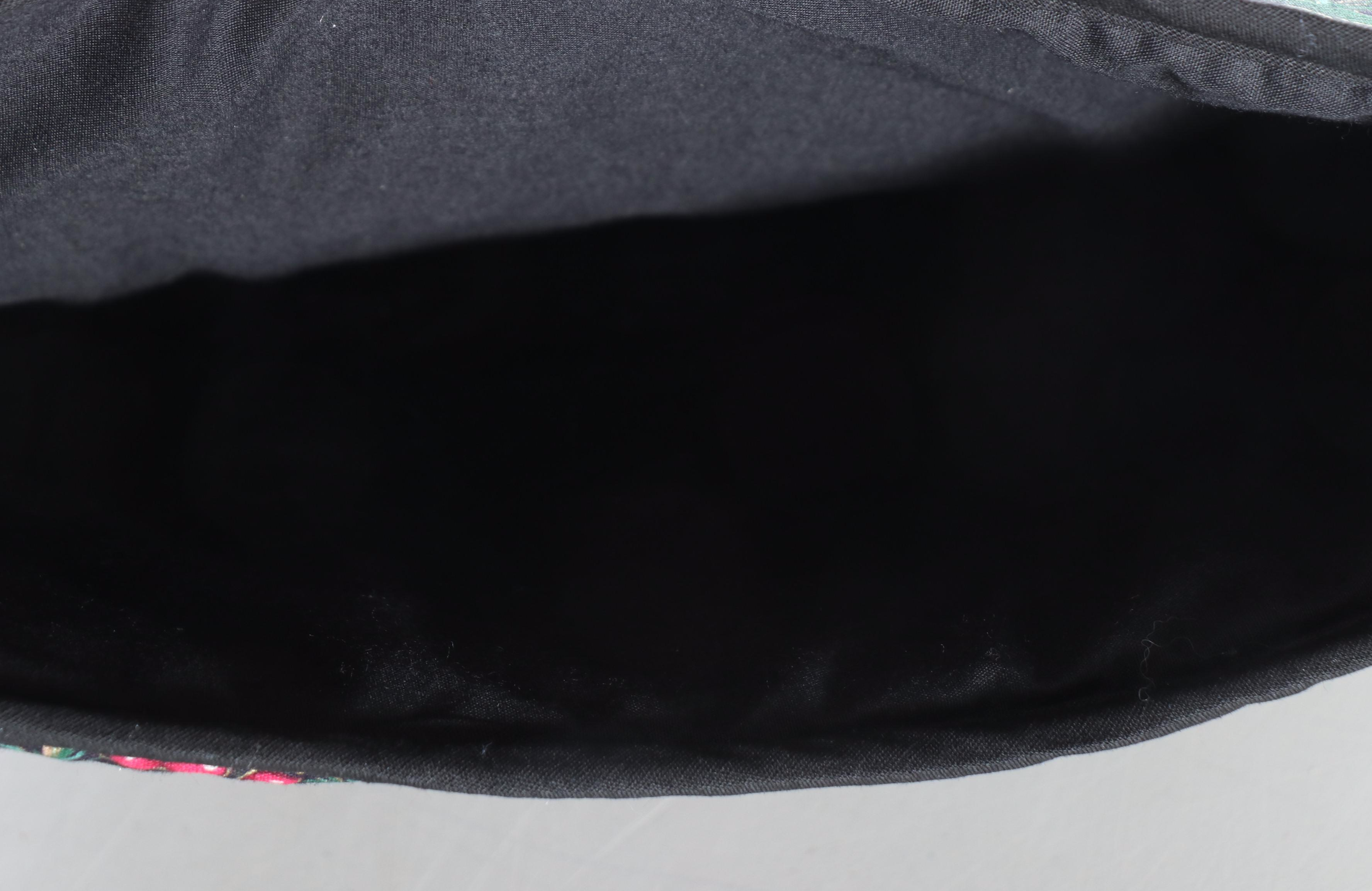 Christmas Tablecloths, Linens, Potpourri and More Seasonal Décor