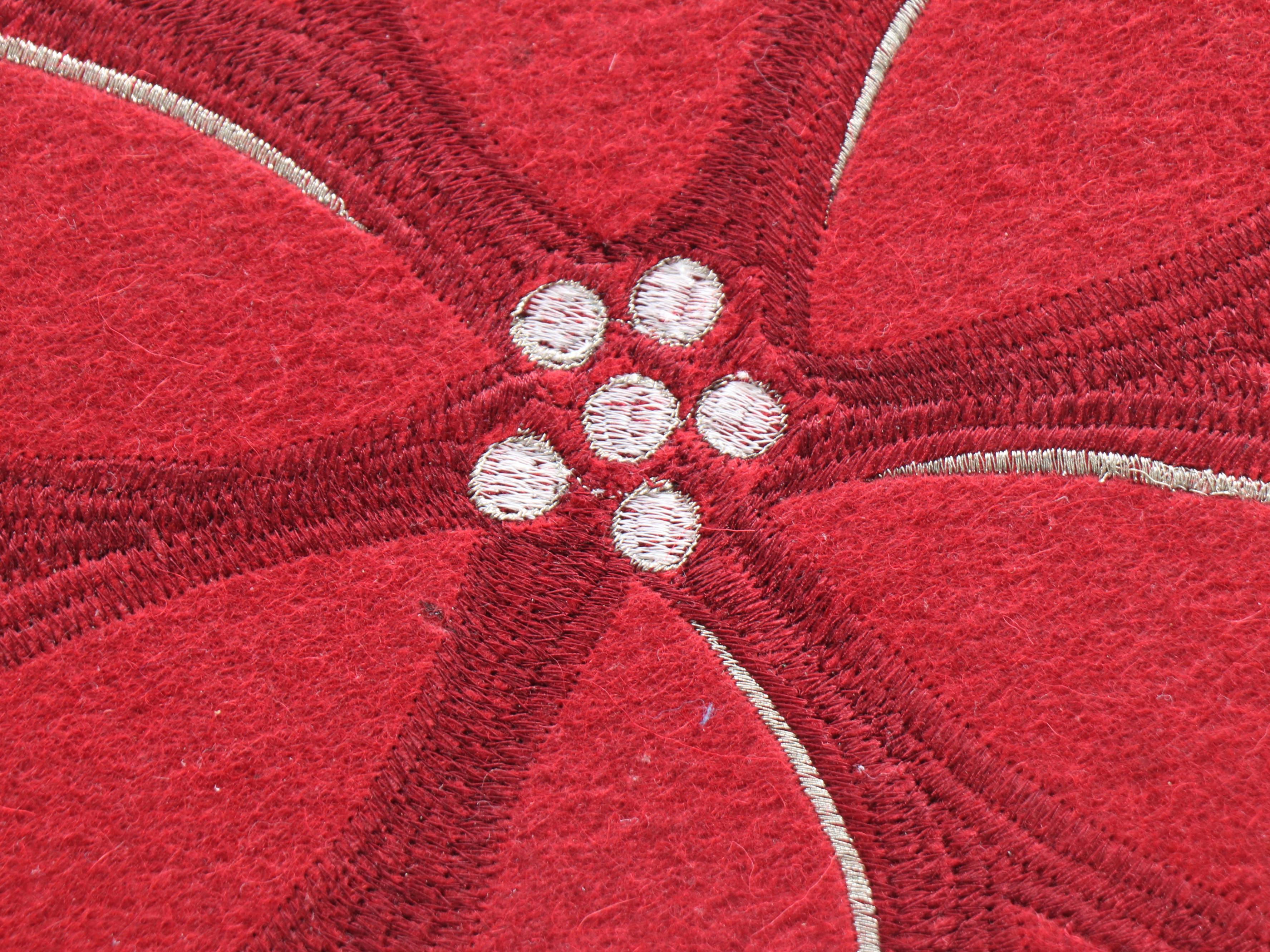 Christmas Tablecloths, Linens, Potpourri and More Seasonal Décor