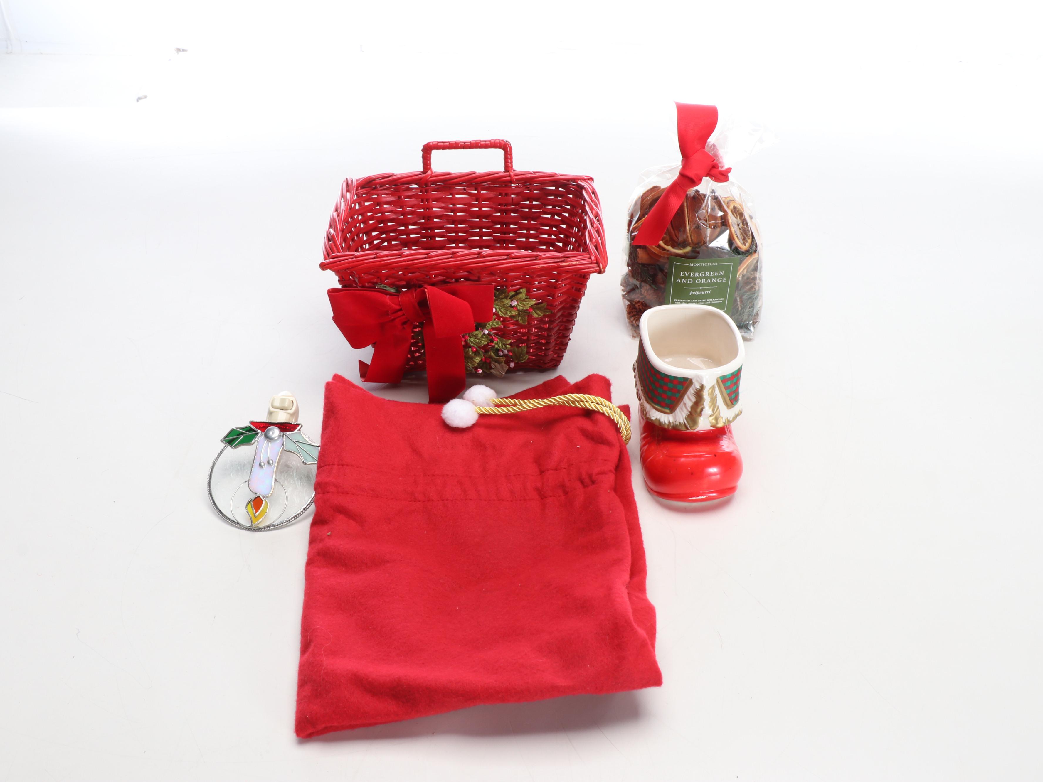 Christmas Tablecloths, Linens, Potpourri and More Seasonal Décor