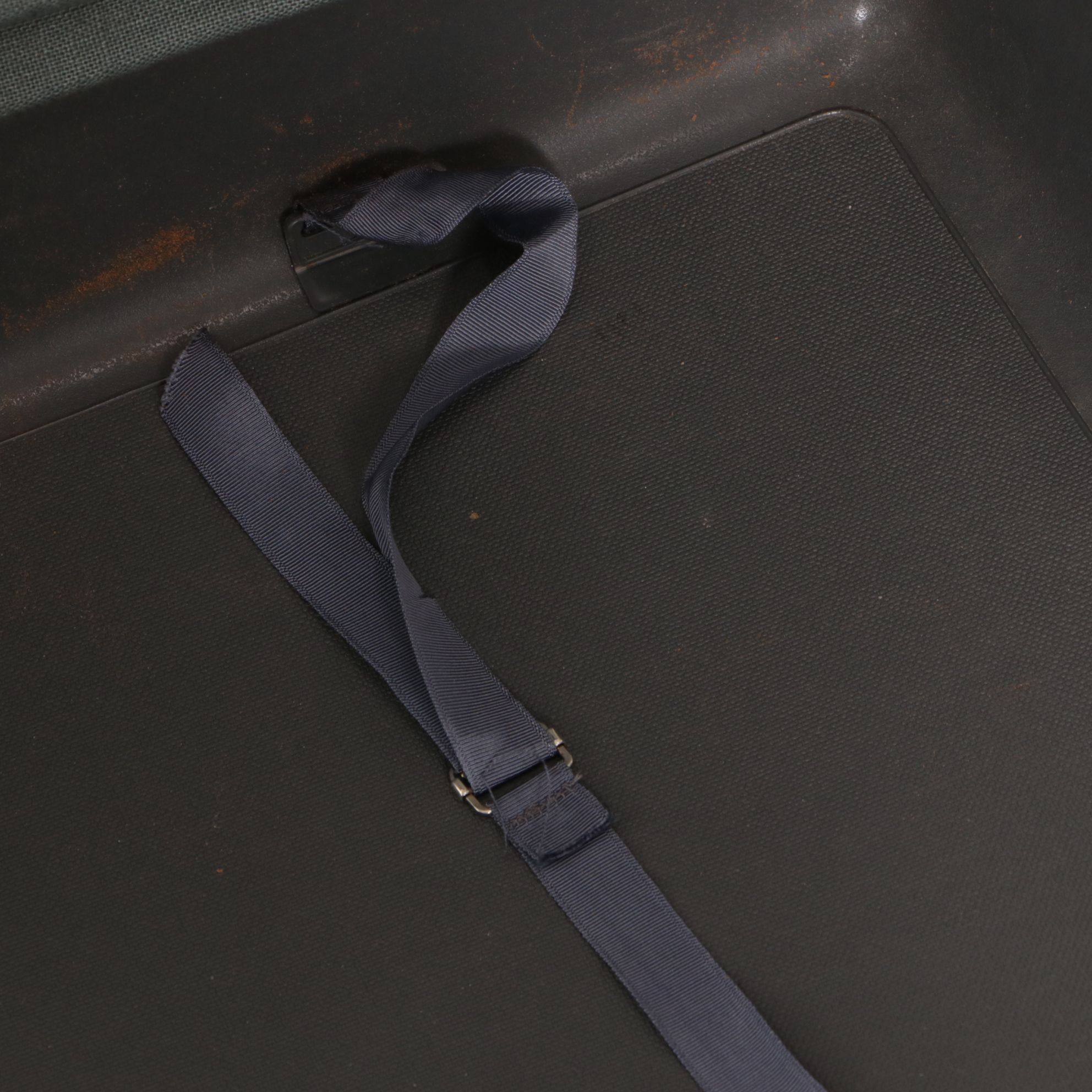 Samsonite "Saturn" Gray Hard-Shell Suitcase