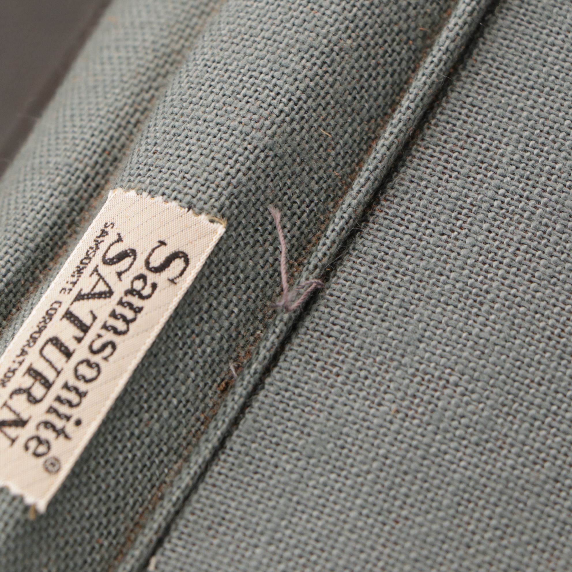 Samsonite "Saturn" Gray Hard-Shell Suitcase