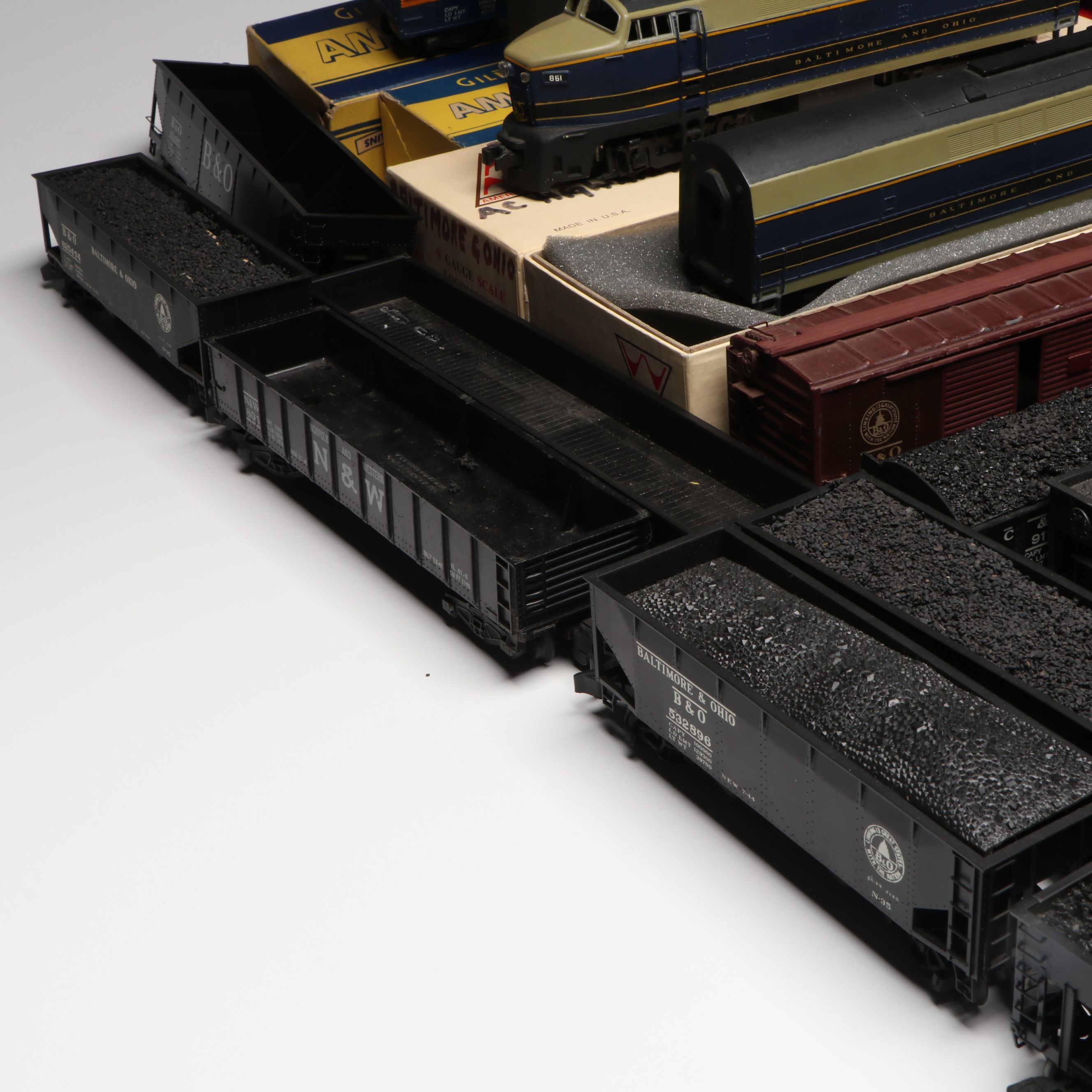 American Models Baltimore & Ohio Engine with More 3/16 Scale Train Cars
