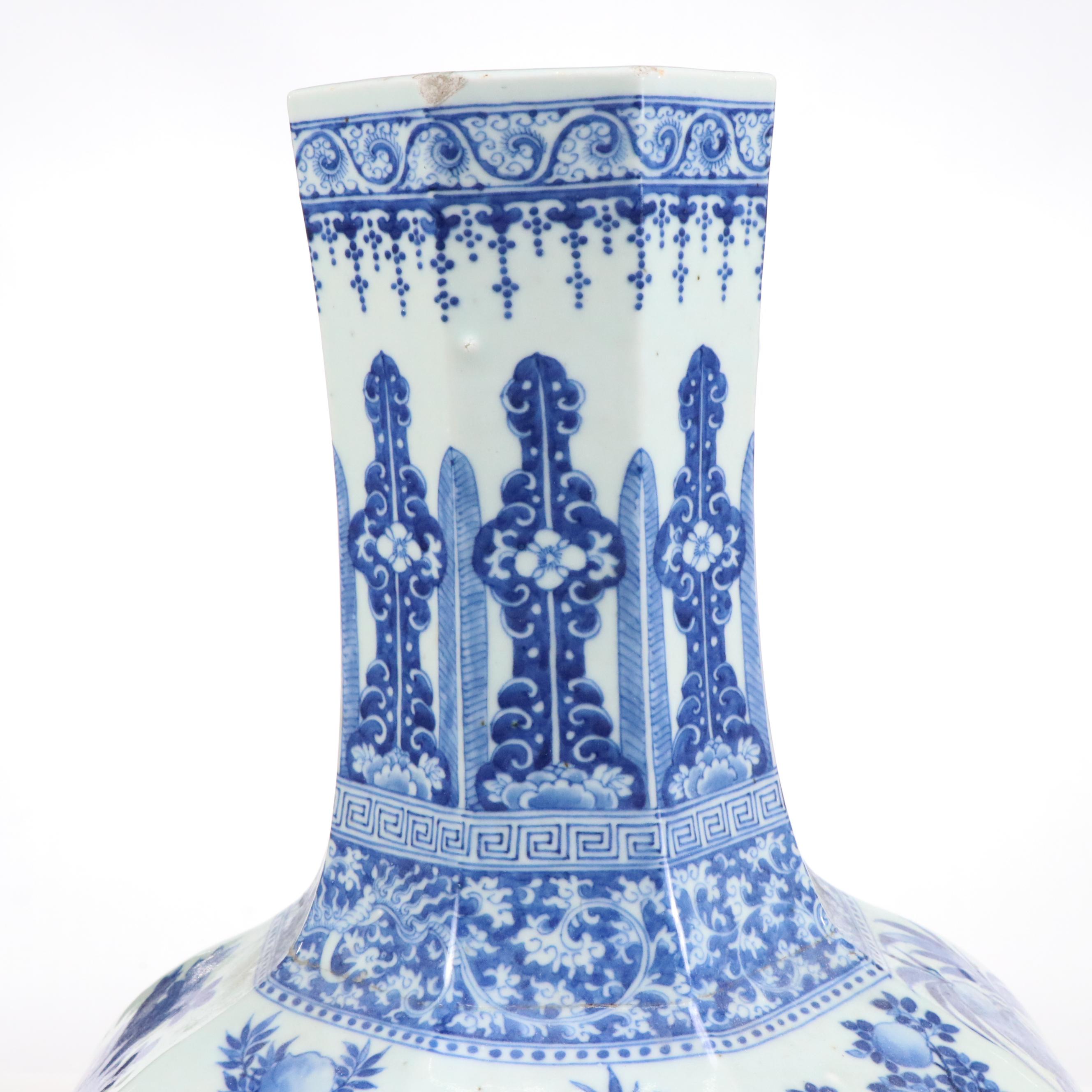 Qing Dynasty Qianlong Period Blue and White Porcelain Vase