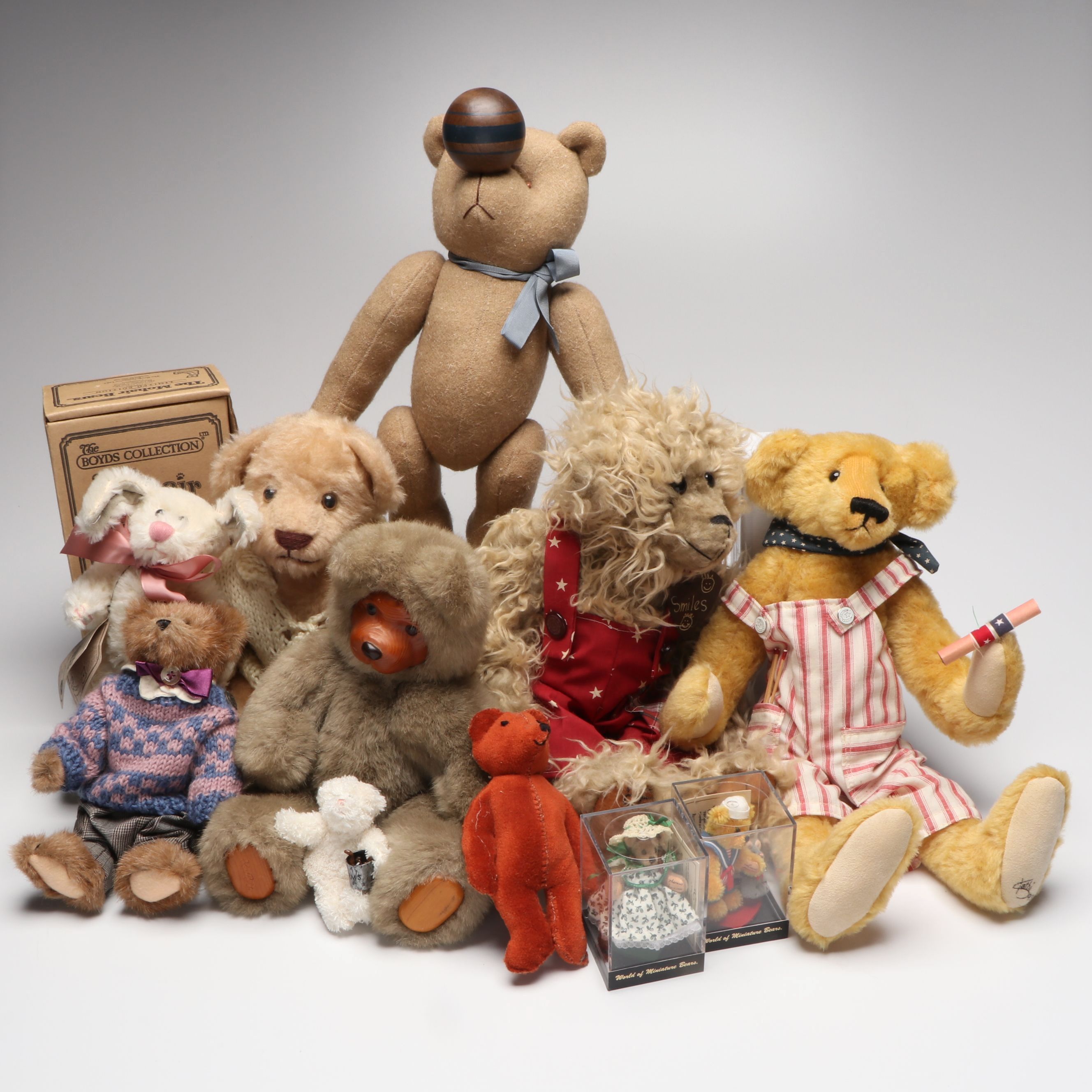 Boyds Limited Edition Mohair "Dolly Q. Bunnycombe" with Other Collectible Bears