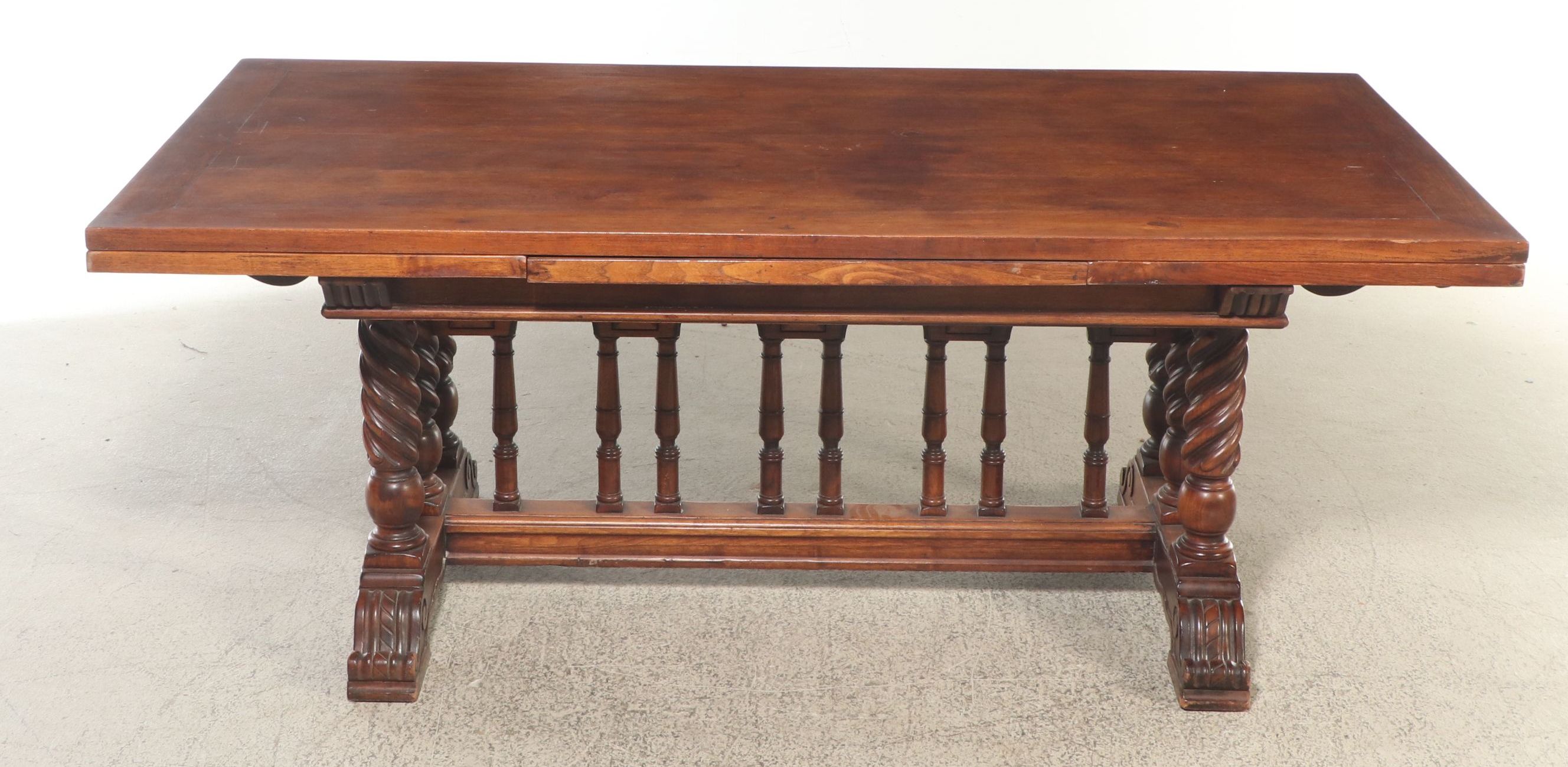 Italian Renaissance Revival Walnut Draw-Leaf Dining Table, Late 19th/Early 20th