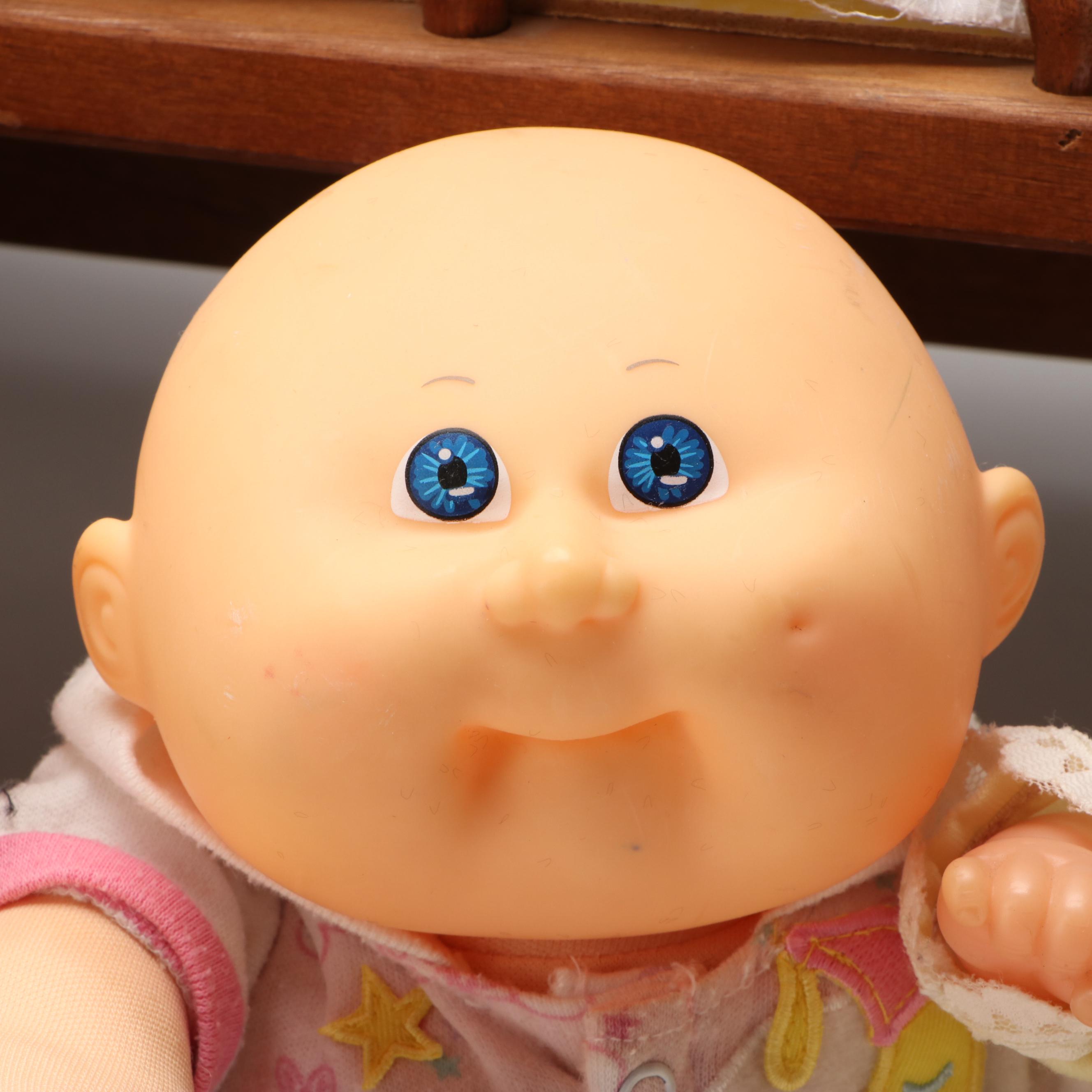 Cabbage Patch Kids, Lee Middleton with More Dolls and Cradle