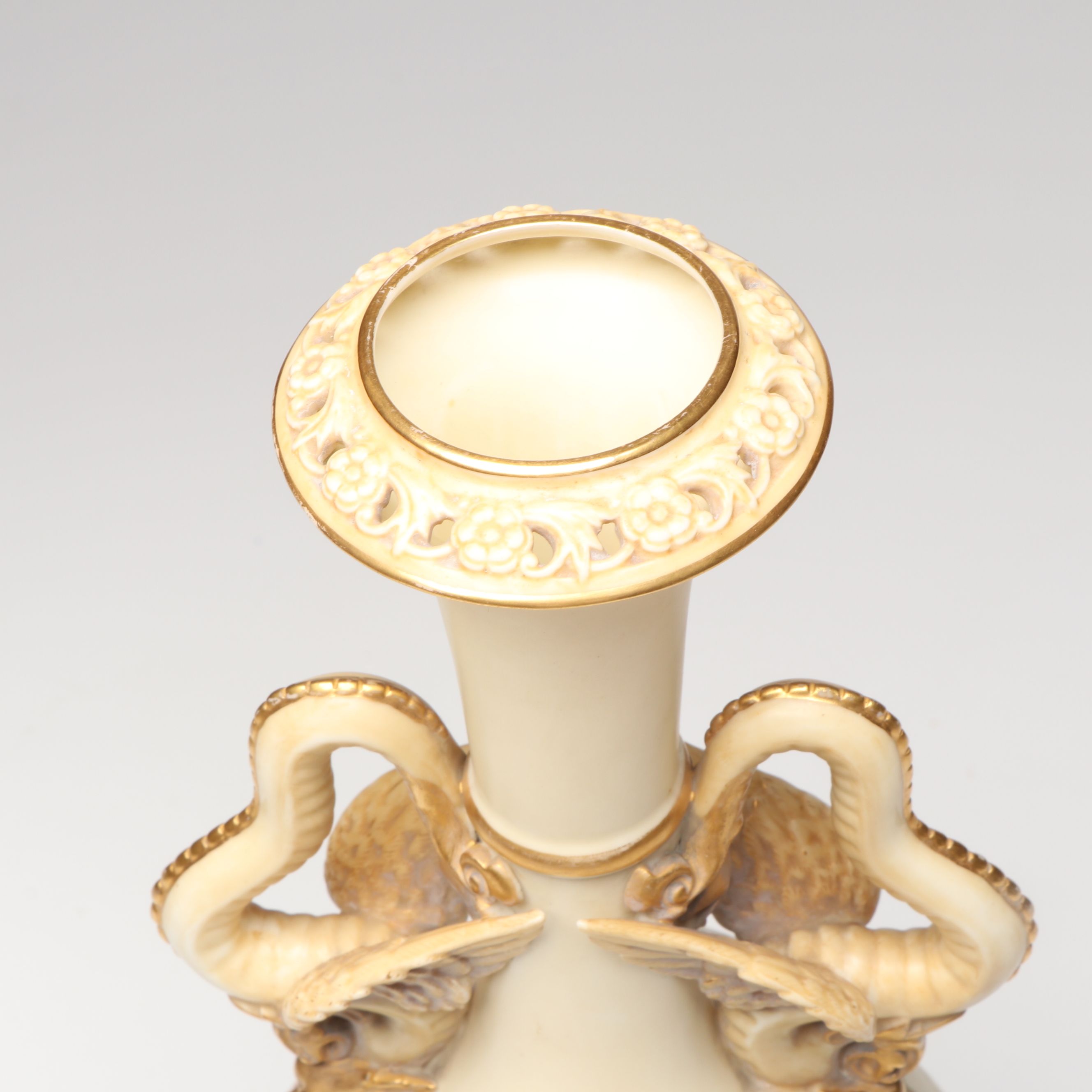 Royal Worcester Aesthetic Movement Hand-Painted Blush Ivory Porcelain Lidded Urn